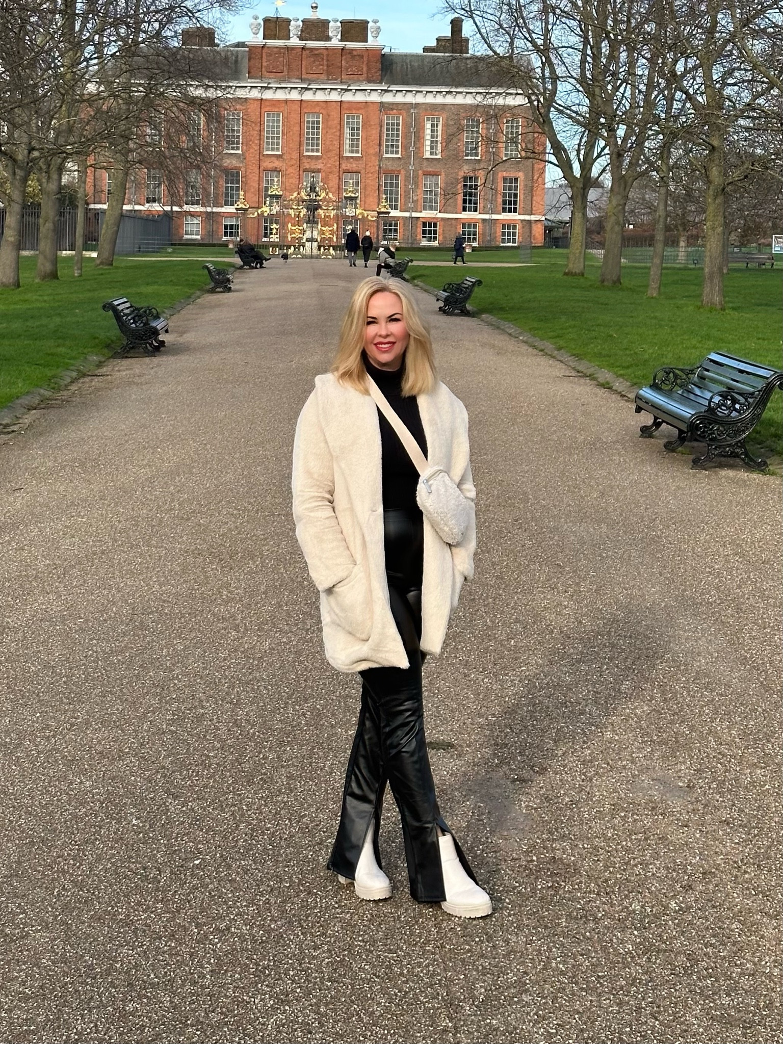 Serving looks from London 🏴󠁧󠁢󠁥󠁮󠁧󠁿 ~ 


#LTKfamily #LTKSeasonal #LTKstyletip