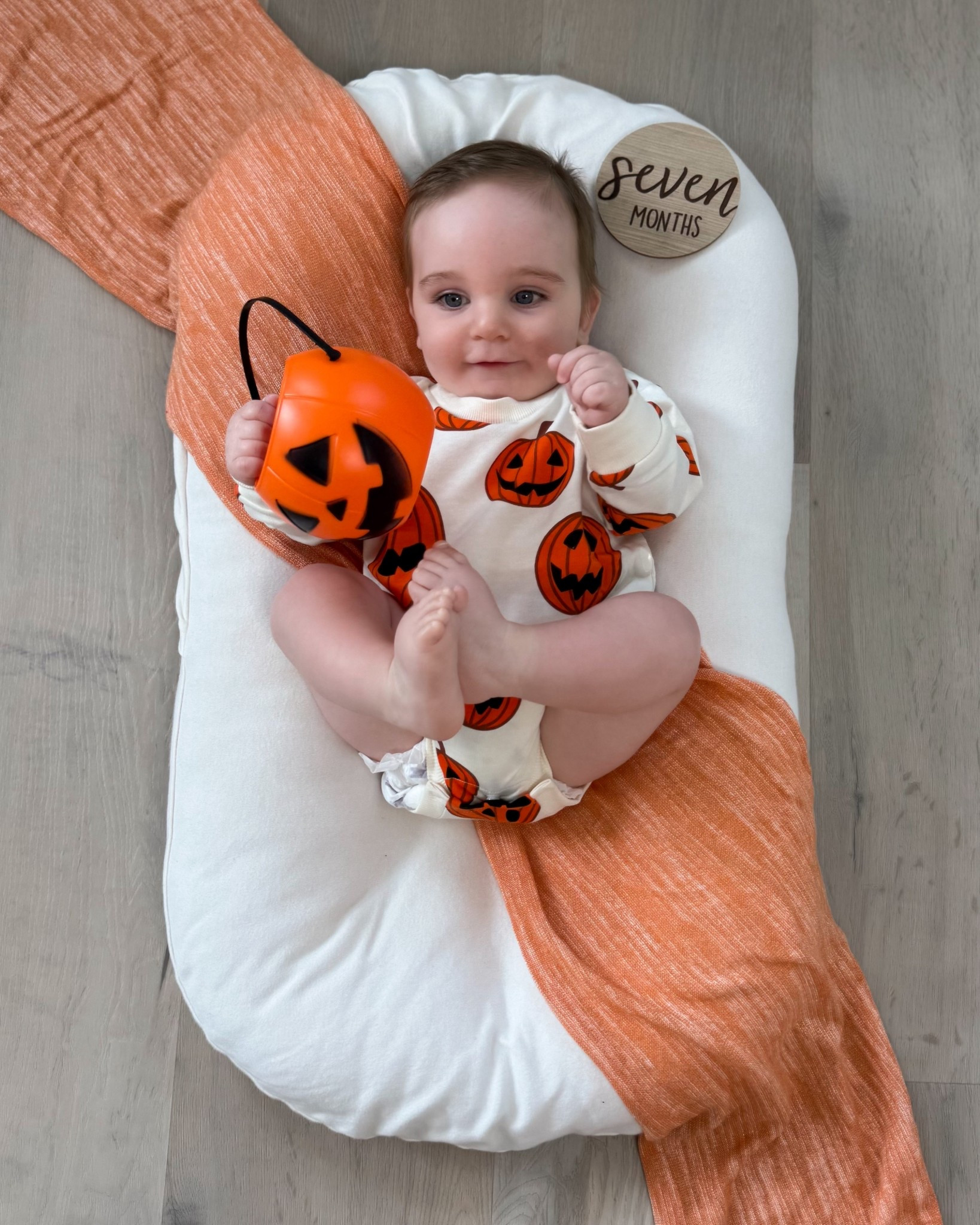 Our little jack-o’-lantern lover is ready for his first Halloween season! 🎃✨

baby halloween outfit, pumpkin baby outfit, fall baby photoshoot, halloween baby clothes, baby boy halloween outfit, 7 month baby milestone, halloween milestone photo, pumpkin romper, halloween baby photoshoot, baby fall outfit, halloween baby ideas, holiday baby style, halloween pajamas, spooky season baby, october baby outfit


#LTKSeasonal #LTKKids #LTKBaby