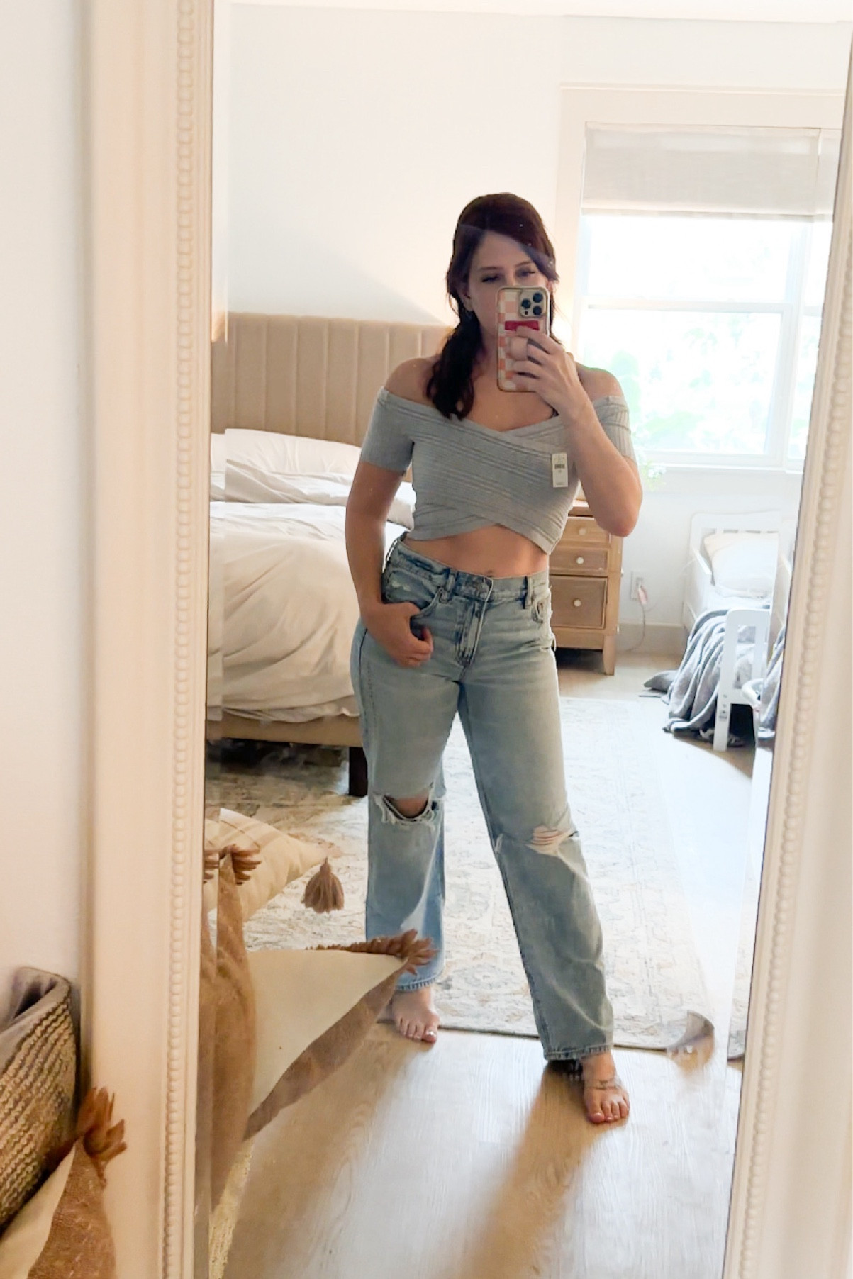 This millennial attempted the baggy jean trend and it’s not so bad! Here is my fall haul from the American Eagle sale.