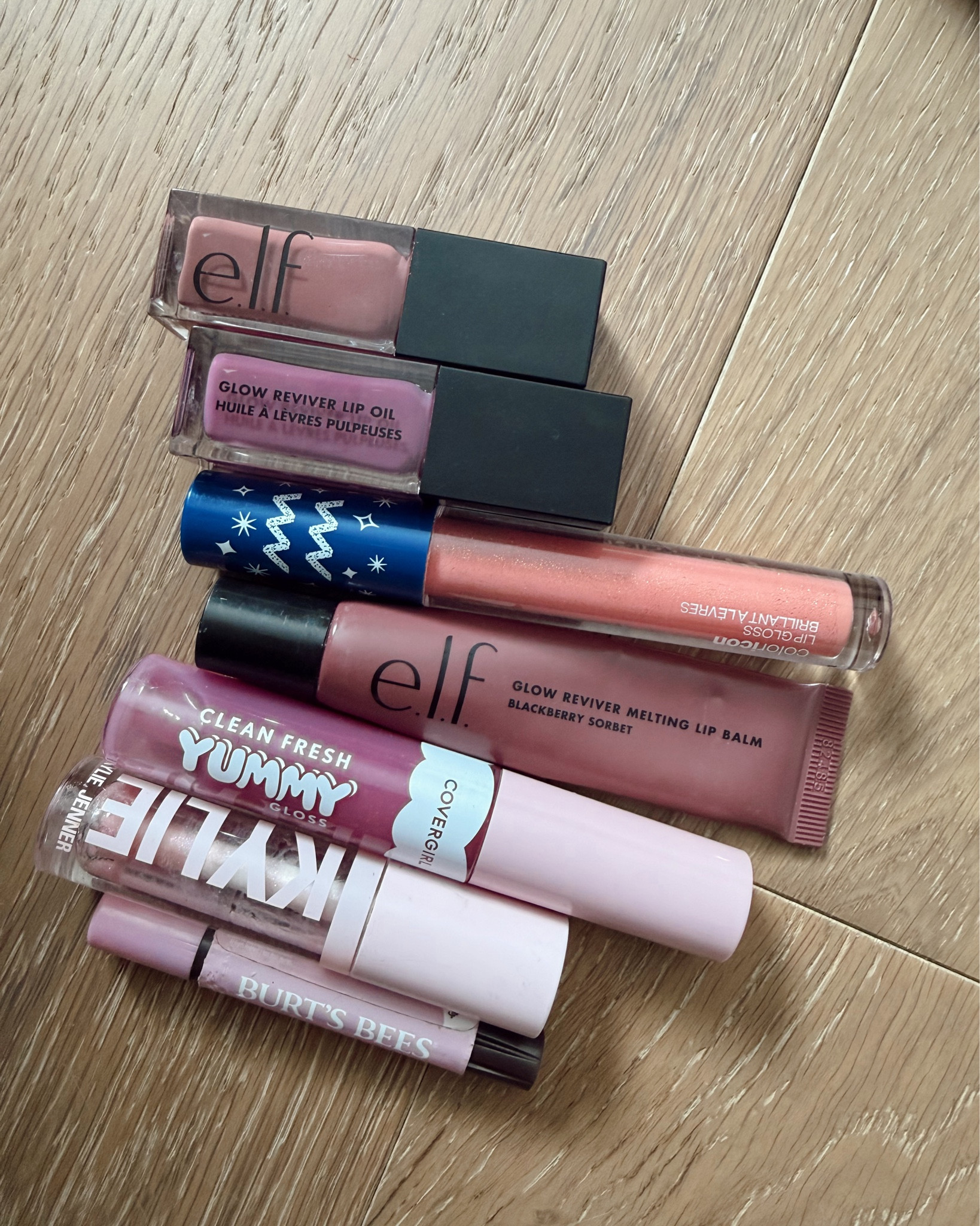 My go to lip glosses, lip liners, lip sticks lately. Clearly I have a specific color palate I like. 👄 💋 Mauve, Berry, or Guava. 