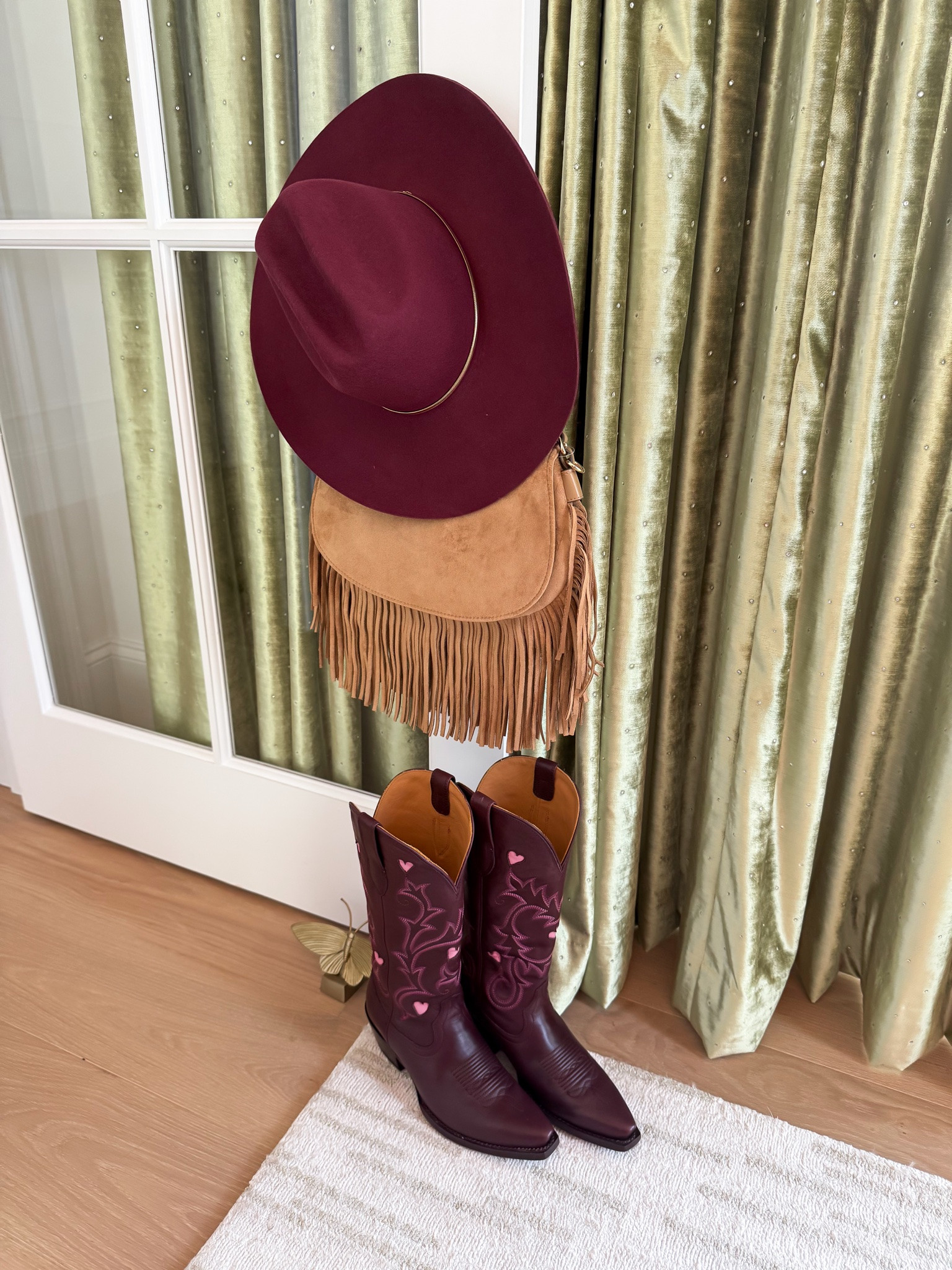 Obsessed with these fall accessories!

#LTKootd #LTKgrwm #LTKdayinmylife