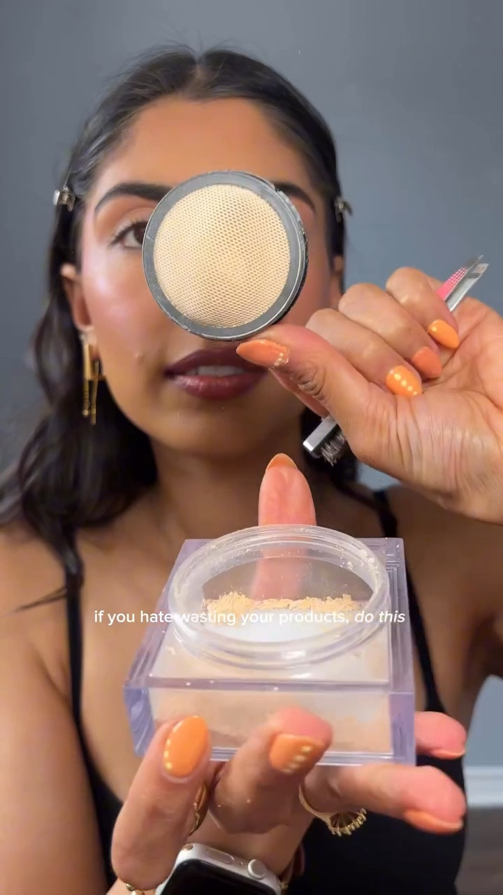 me 🤝🏽 getting the most out of my products @hudabeauty banana powder!!! 
.
.
.
#hudabeauty #easybakepowder #settingpowder #lowwaste