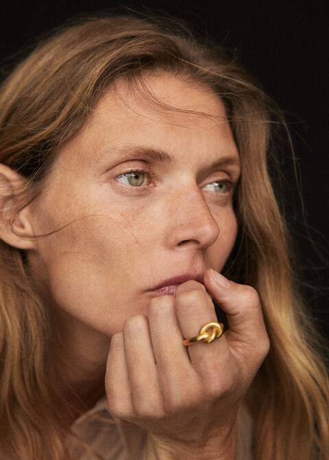 Ring mit Knotendetail | MANGO (DE)