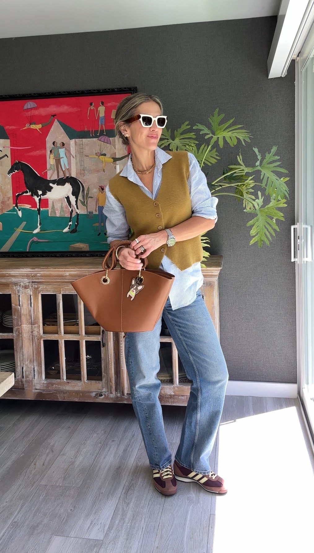 Combinando mis nuevas Adidas. 
Les recomiendo 1/2 talla menos de lo usual. Y este bolso de Paris64 es demasiado top!!! 

#LTKMidsize #LTKOver40 #LTKSeasonal