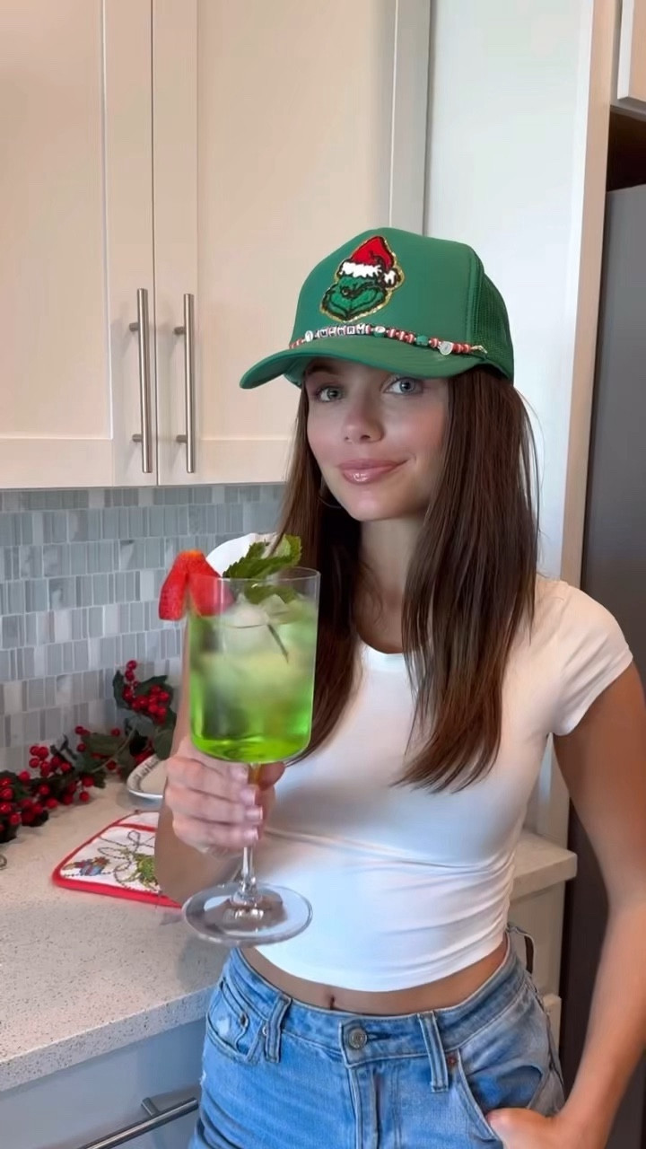 Holiday drink inspo // holiday cocktail // holiday mocktail // holiday inspired drinks // Christmas party 🍸✨🎄

#LTKHoliday #LTKSeasonal #LTKhome