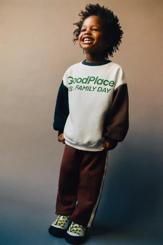 Plush pants with elastic waistband and adjustable front drawstring. Contrasting color stripe deta... | Zara US