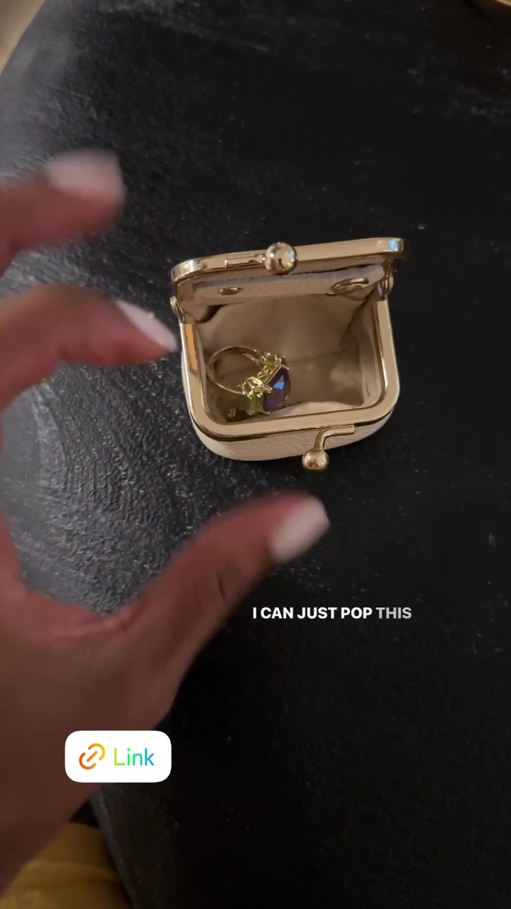 Cute little wallet I use for jewelry when on the go #wallet #jewelry 