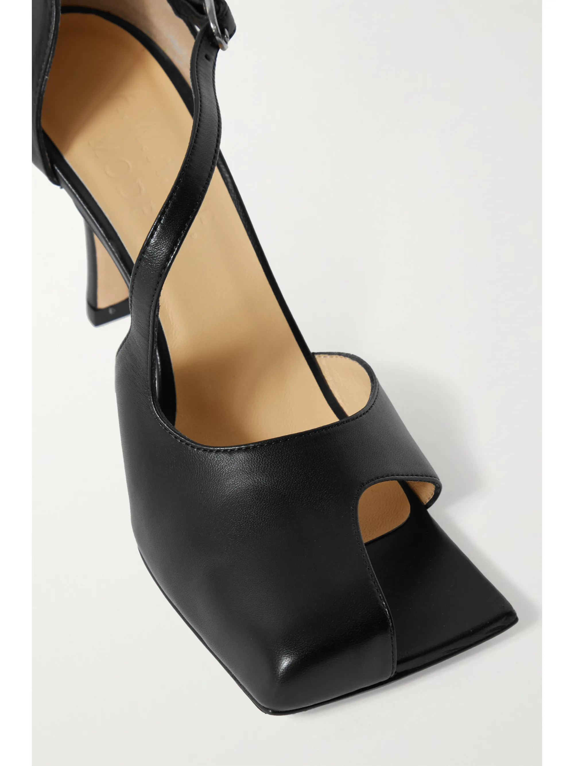 Mary Pumps aus Leder | NET-A-PORTER (UK & EU)