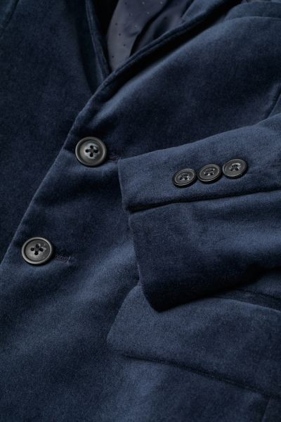 Blazer in soft cotton velvet. Notched lapels, buttons at front, and decorative buttons at cuffs. ... | H&M (US + CA)