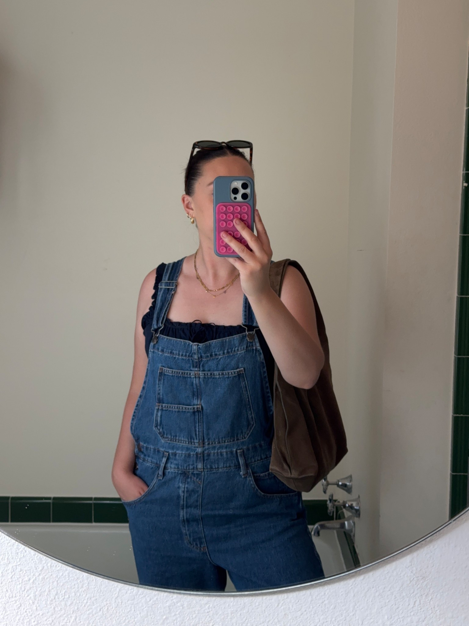 overalls + cute top 

#LTKSeasonal #LTKStyleTip