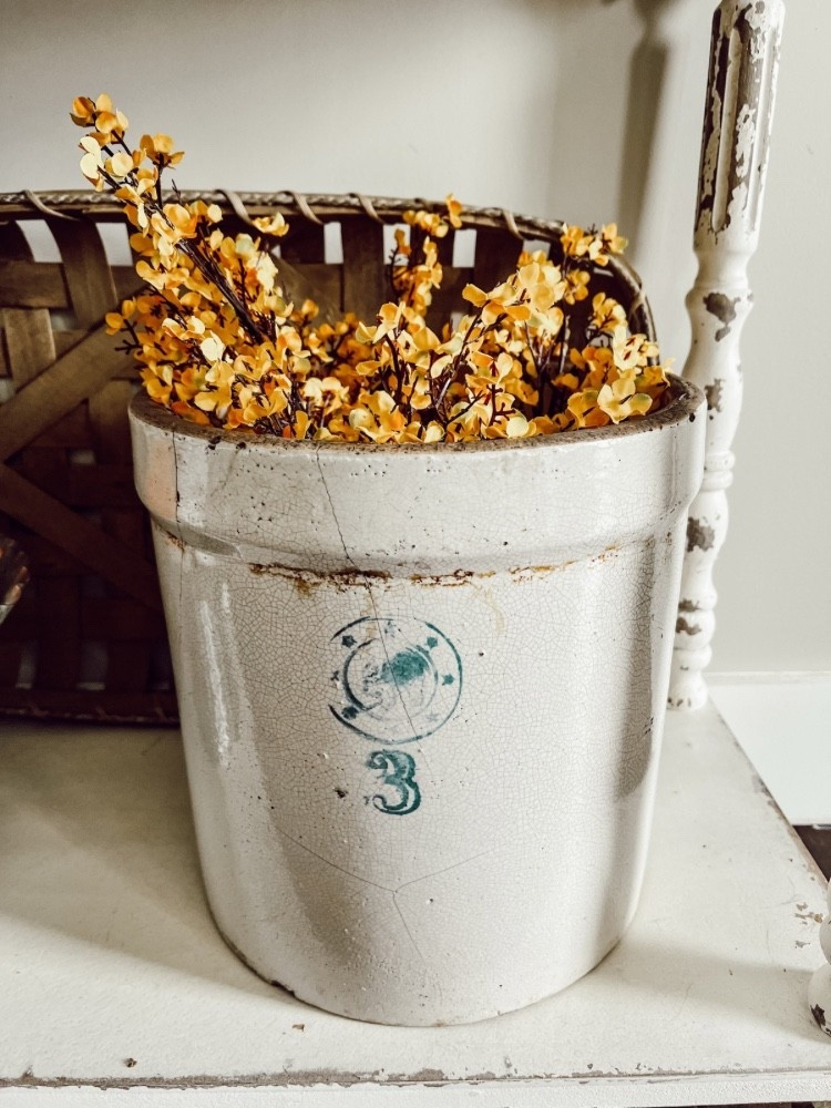 Is there anything better than florals in a vintage crock?! I think not 😍

#LTKSeasonal #LTKHome