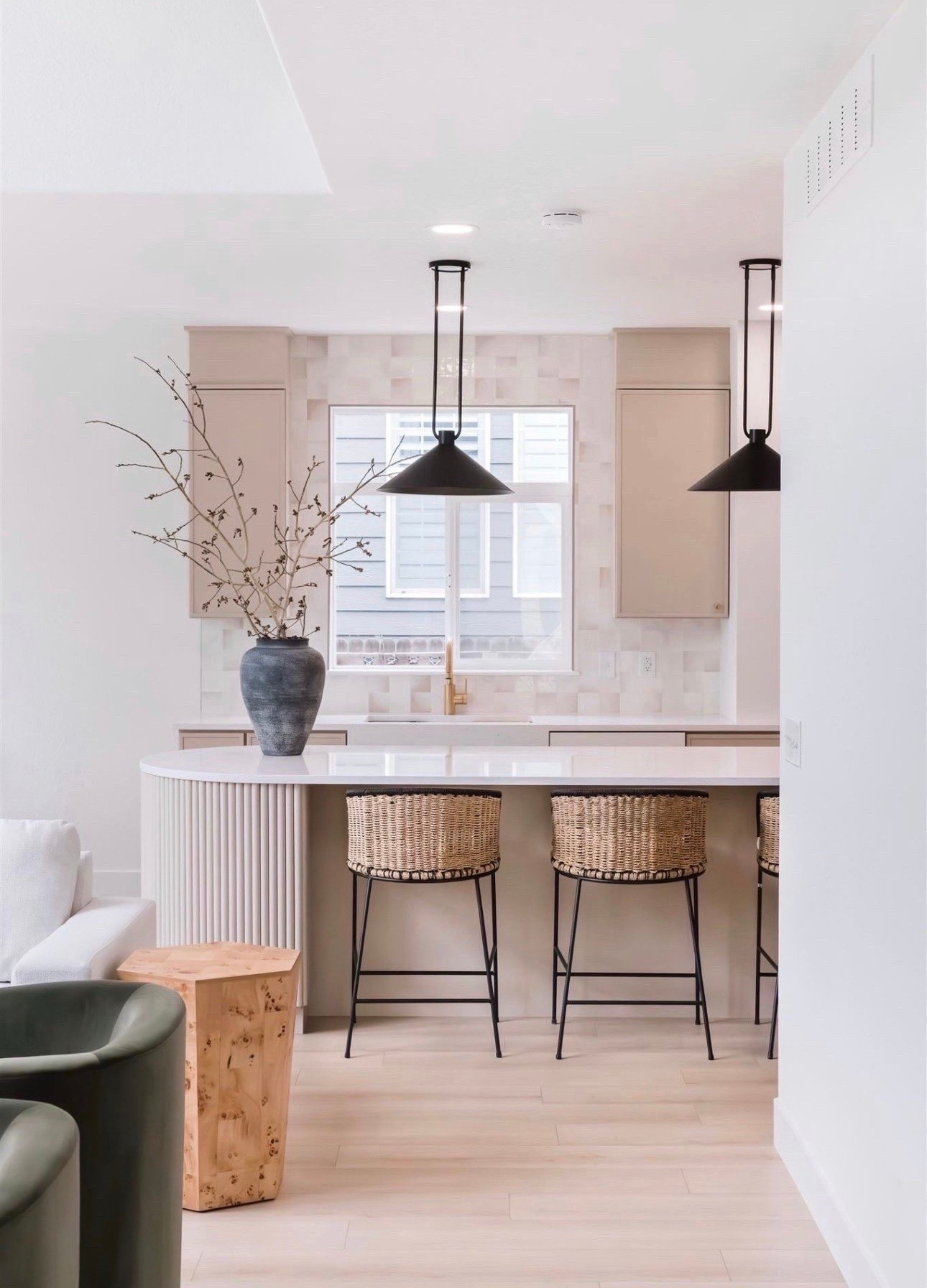 Kitchen 
Barstools
Pendant 
Vase 
Island 
Home decor

#LTKdayinmylife #LTKOver40 #LTKHome