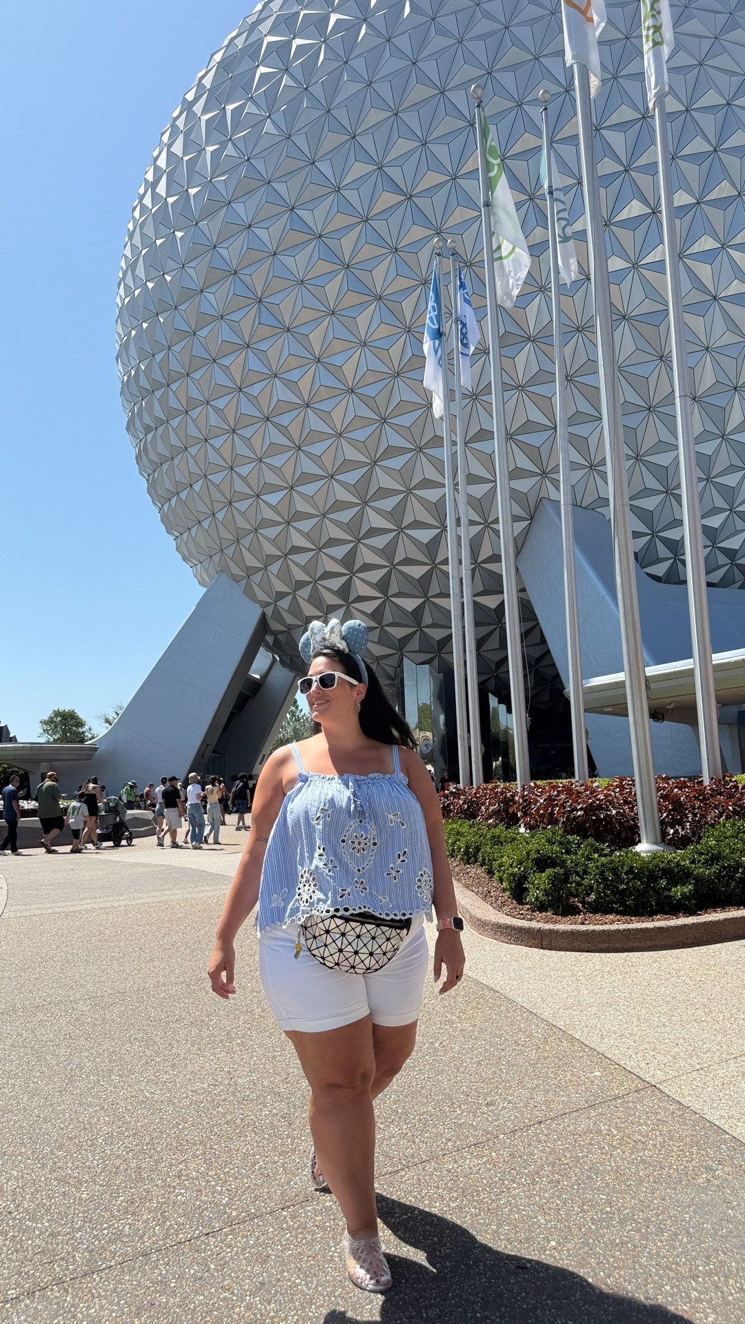 A casual Epcot outfit! But honestly great for errands or relaxing this summer 🩵