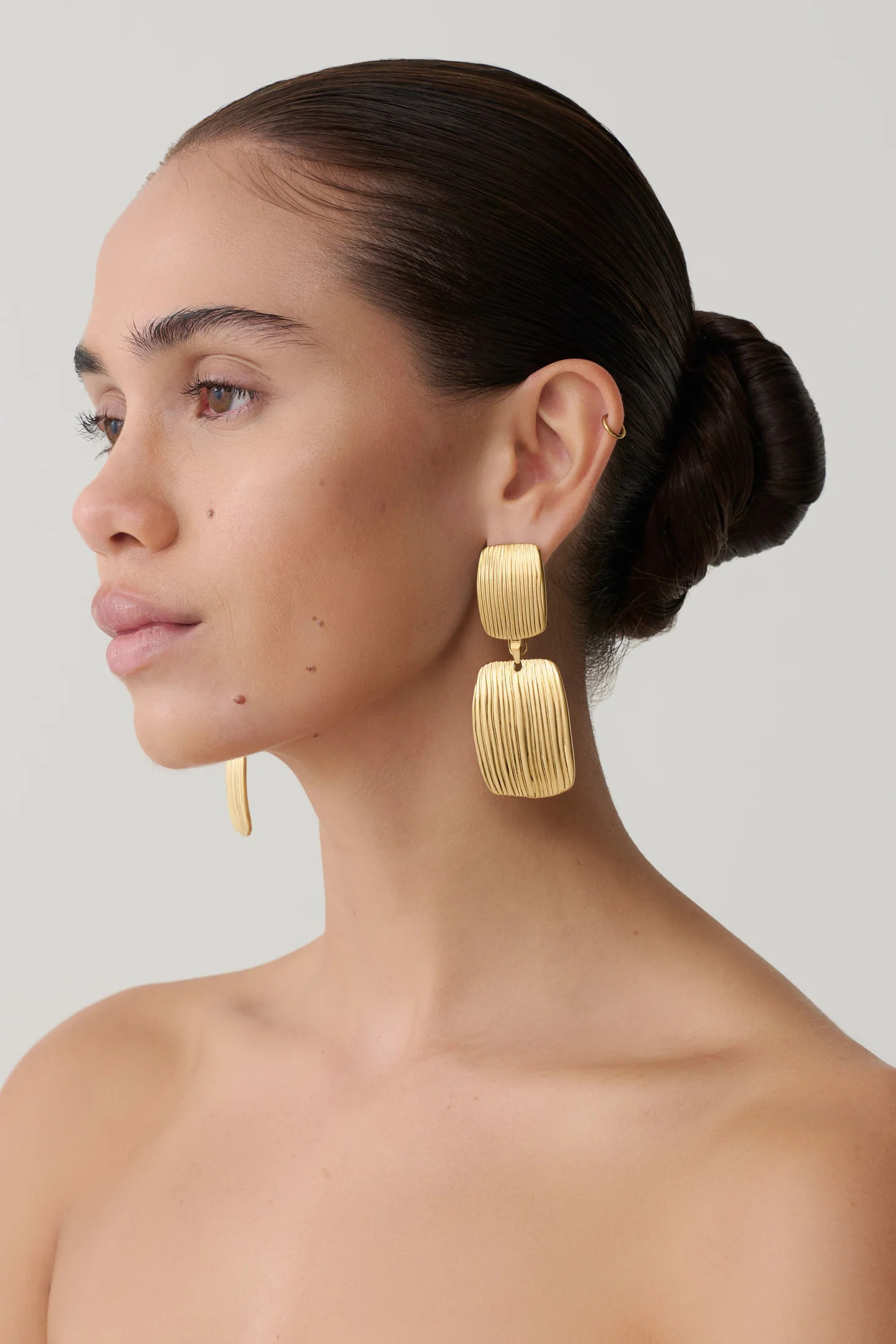 Ruelle Textured Statement Drop Earrings - Gold | MESHKI US