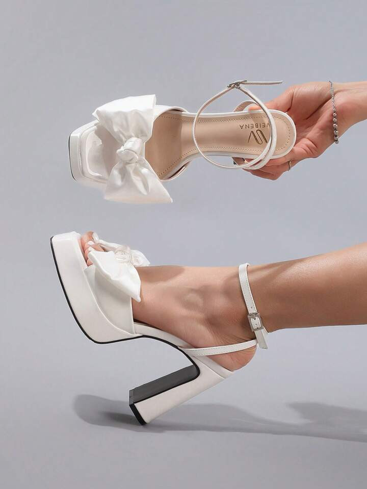 Sandalias de plataforma con lazo de mujer, impermeables, de piel PU brillante con suela gruesa, p... | SHEIN