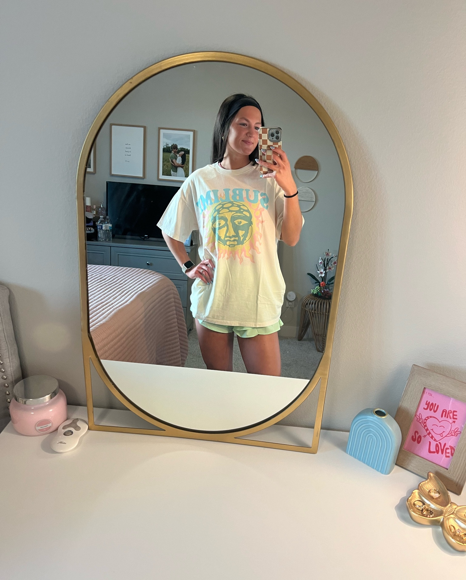 💚🌞🍒💘🪩
wearing a size small 