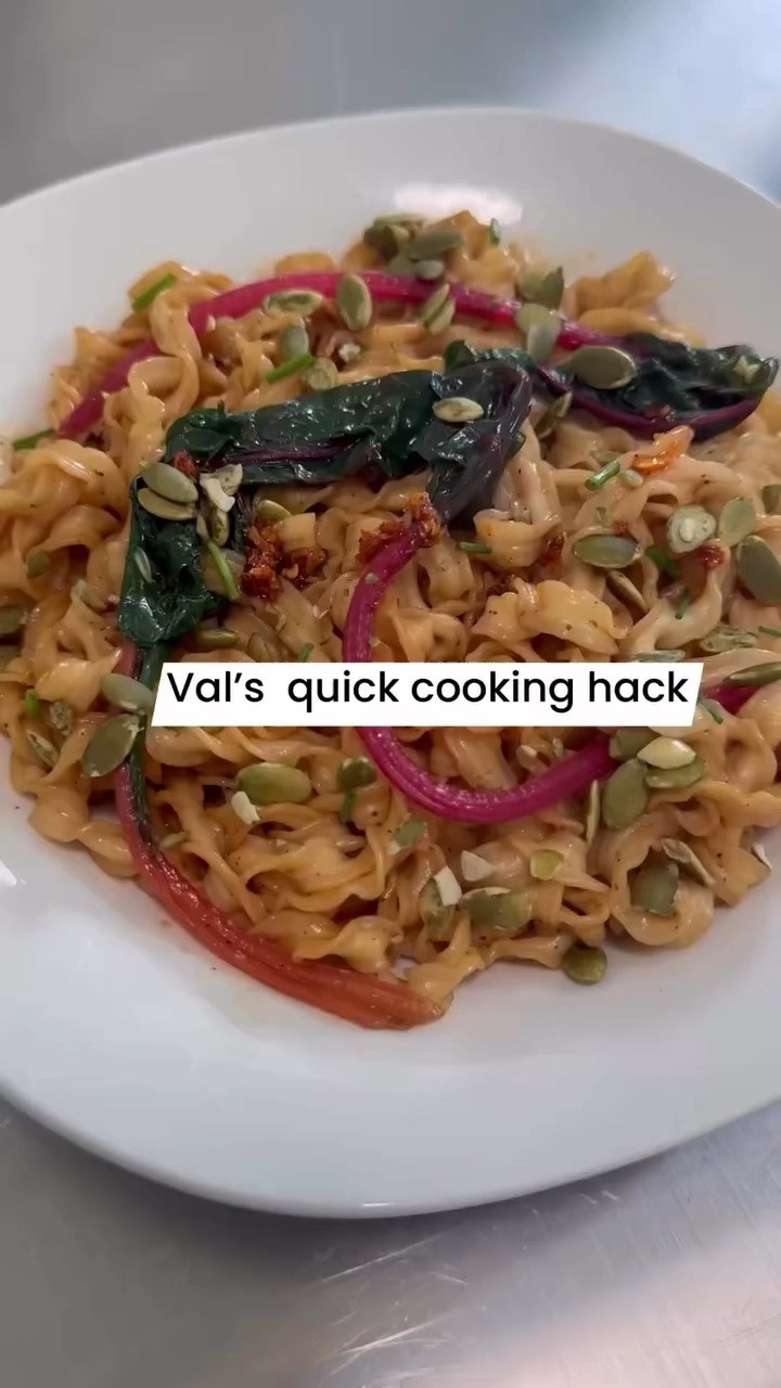 Val’s  quick cooking hack
Shop 🔗’s https://liketk.it/6kip5
Tower Garden🌱 
🔗https://www.towergarden.com/#FreshFoodieMama 

Who says a watched pot never boils? Val’s hack is simple, use the tea kettle to quickly bowl water for pasta, rice, grains. It takes just 2 minutes! Preheat your pot for 1 minute, and be careful of steam and splatter.

I used this trick with Trader Joe's Squiggly Noodles, Chili Crisp, Go Raw sprouted pumpkin seeds, an egg, and Tower Garden rainbow chard and green onions. 

#corsoriteakettle #towergardengreens #safegreens #traderjoe’sfinds #goraw

#LTKfoodie #LTKHome #LTKmomlife