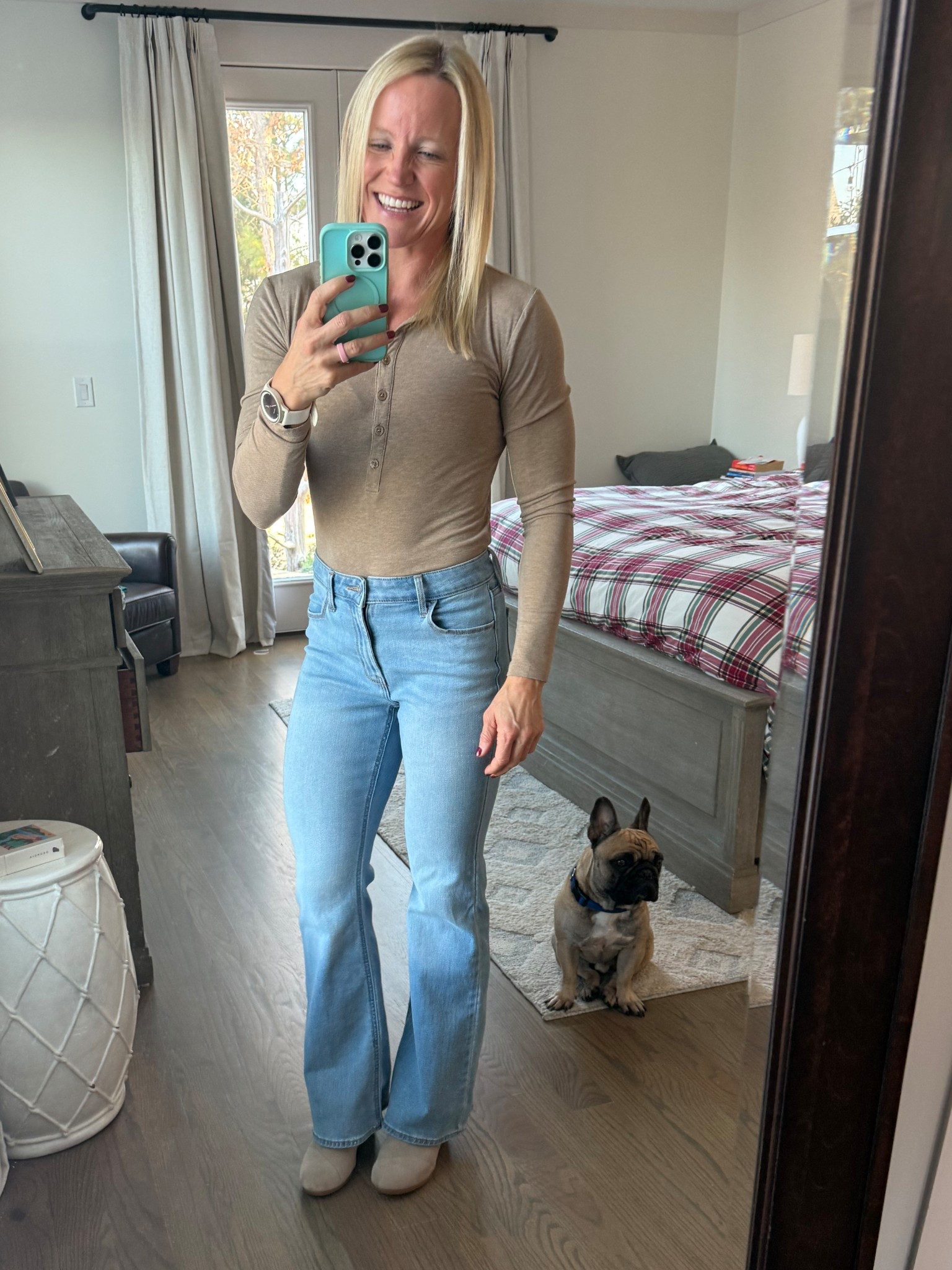 Honestly the best flare jeans & Henley combo 💁🏼‍♀️