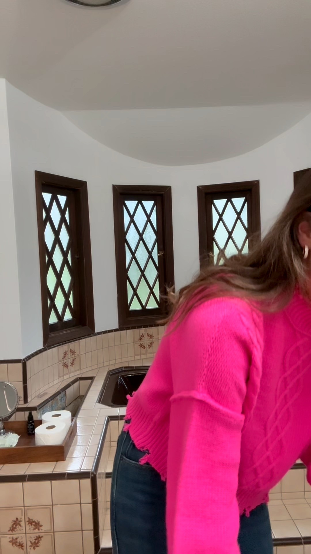 My current makeup routine with all the links here! ✨ 💄 

And I curl my hair in just 8 mins with this wand! 🤩