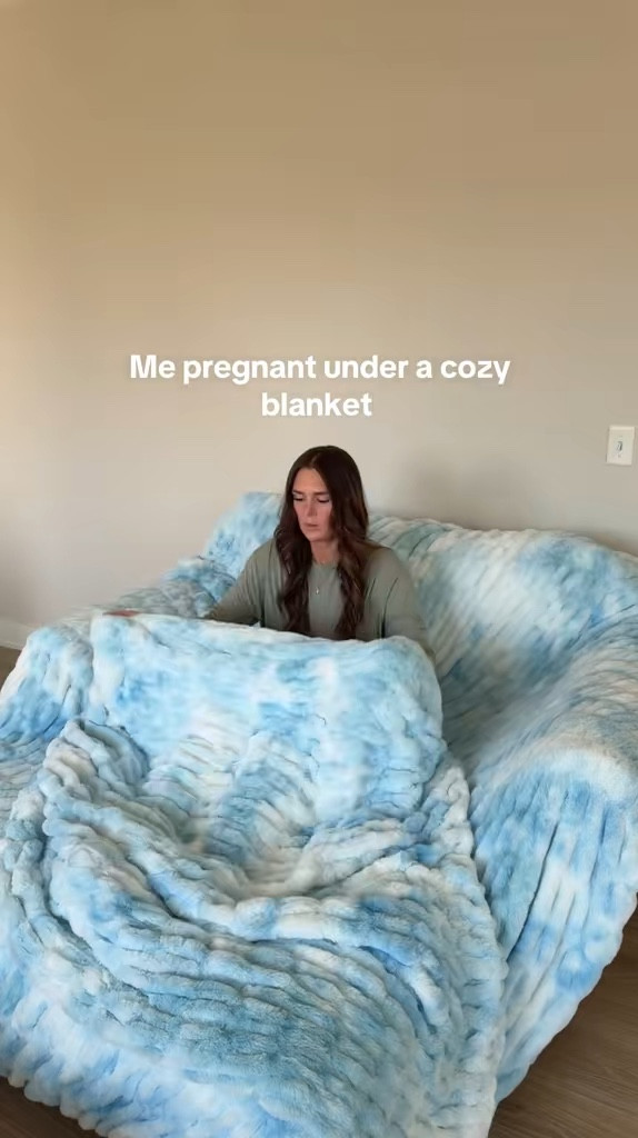 1st trimester got me feeling cozy under a blanket all day 🤎