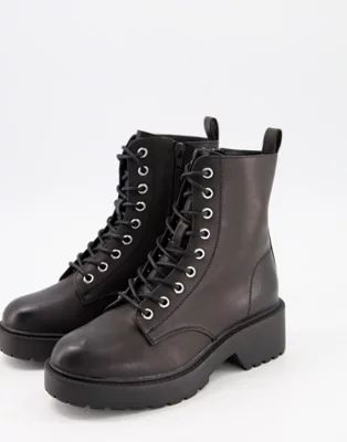 New Look chunky flat lace up boot in black | ASOS (Global)
