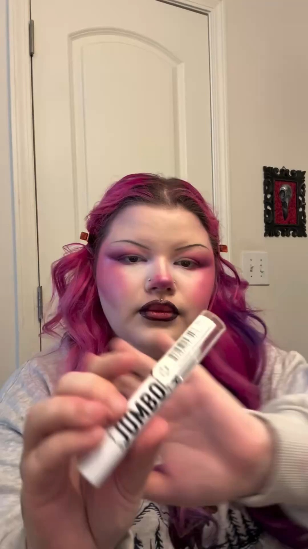 I’ve been loving this @nyxcosmetics jumbo pencil in shade cottage cheese (LOL)

It’s super shimmery so it’s perfect as eyeliner AND highlight! I also use it to carve out the bottom of my eyebrows hehe! Not sponsored, just love it! 

makeup • makeup products • review • tutorial • makeup artist • esthetician • estie bestie • pink hair • piercings • tattoos • makeup tips