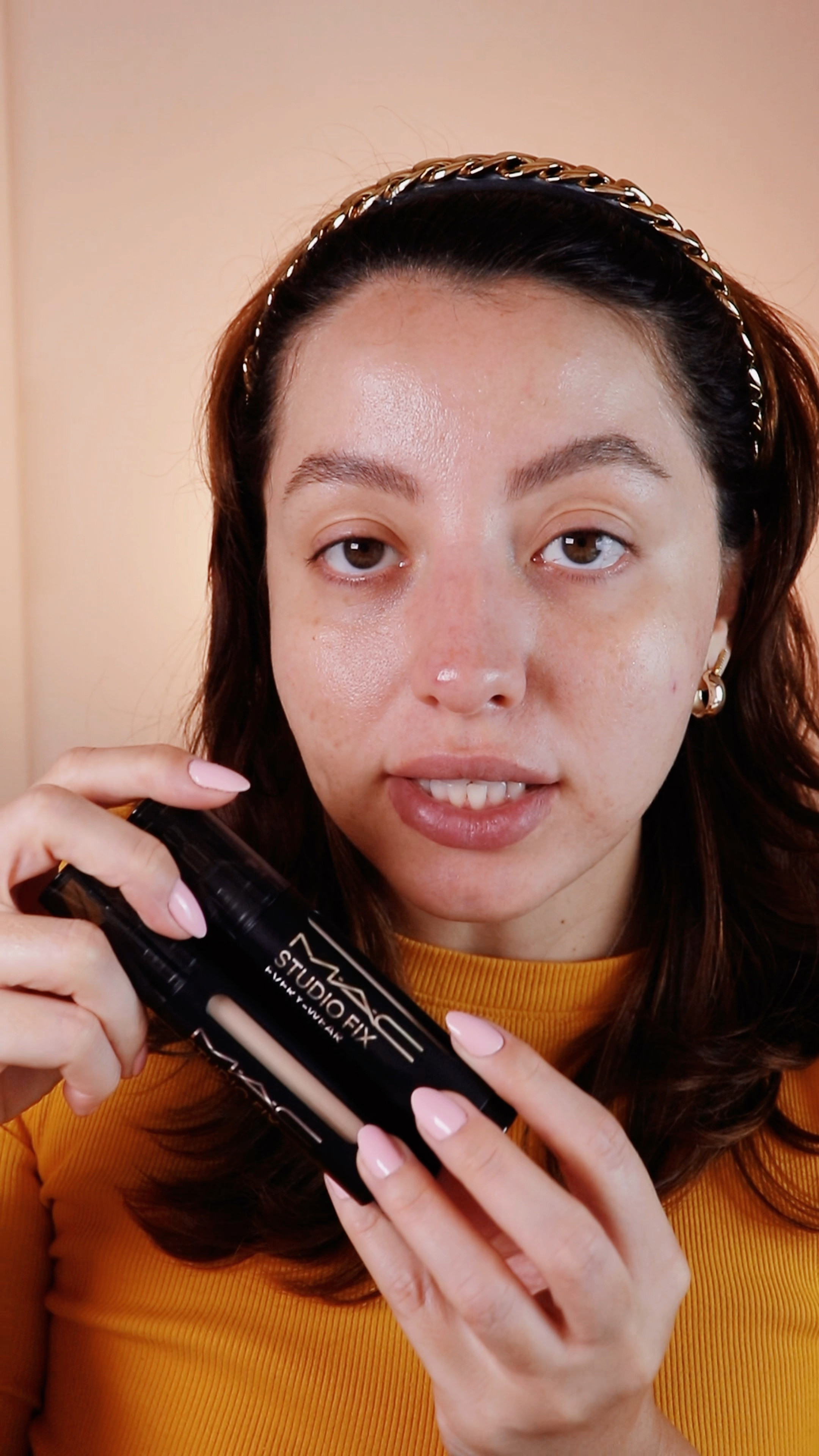 Testei a nova base da Mac Cosmetics e me apaixonei, deixa a pele com a cara da riqueza, cobre na medida certa e é muito natural. 

O famoso efeito: nem parece que você tá usando base 😮‍💨

Minhas cores: NW18 e NC20.

#LTKCONBR2023 #Maccosmetics #FaceandPen

#LTKbeauty #LTKFind #LTKbrasil