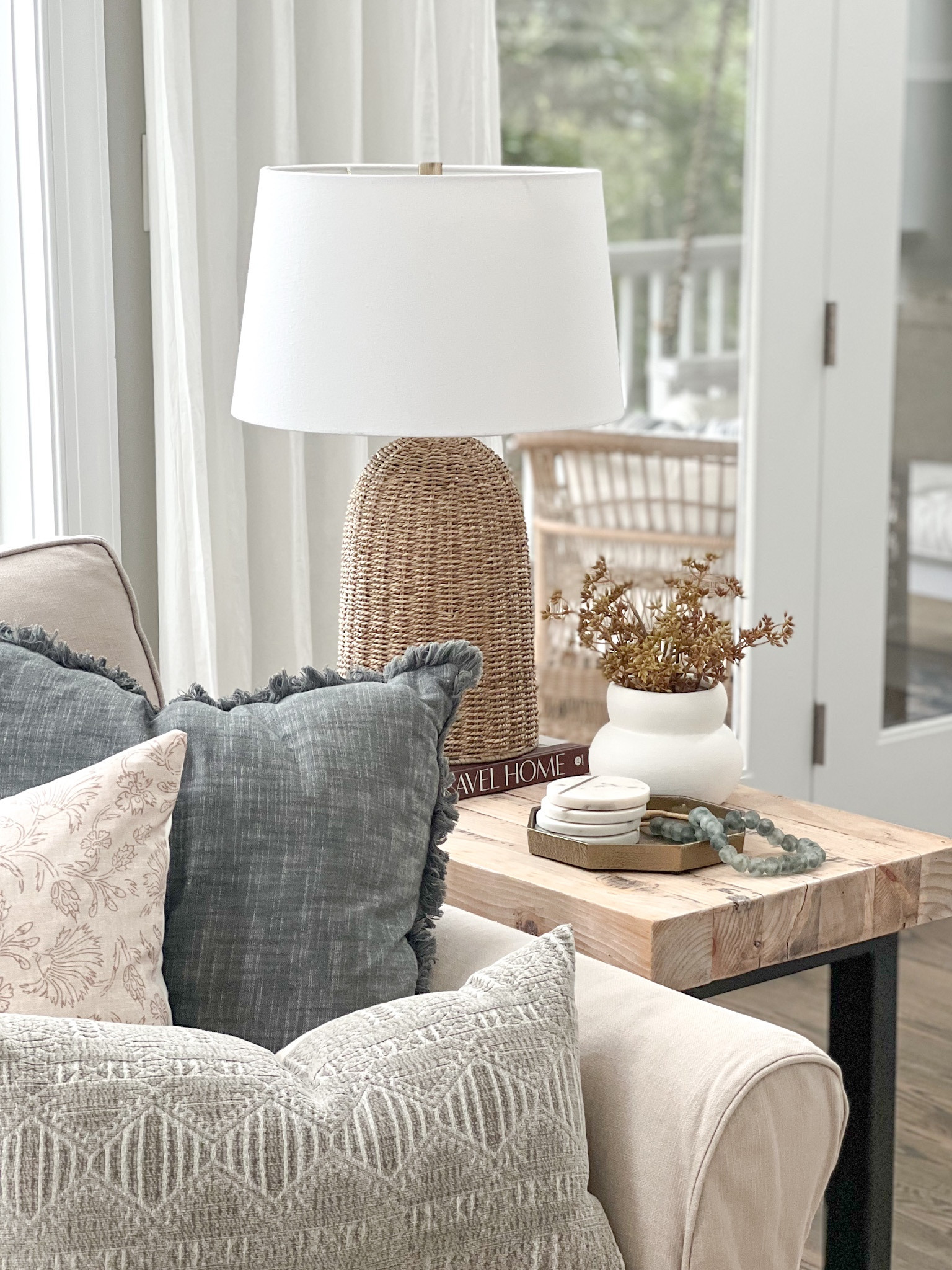 Living room decor
End table 
Found it on Amazon
Coastal style
