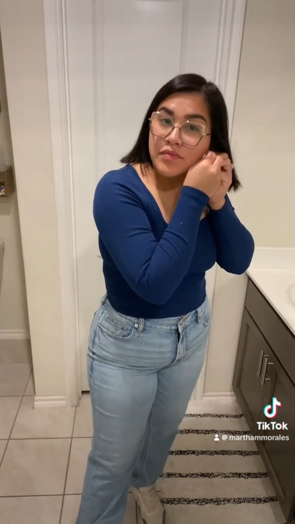 OOTD as a 30 year old SAHM of 4
Sizing: 5’4 165 lbs Size 8/10

#LTKStyleTip #LTKMidsize #LTKBeauty