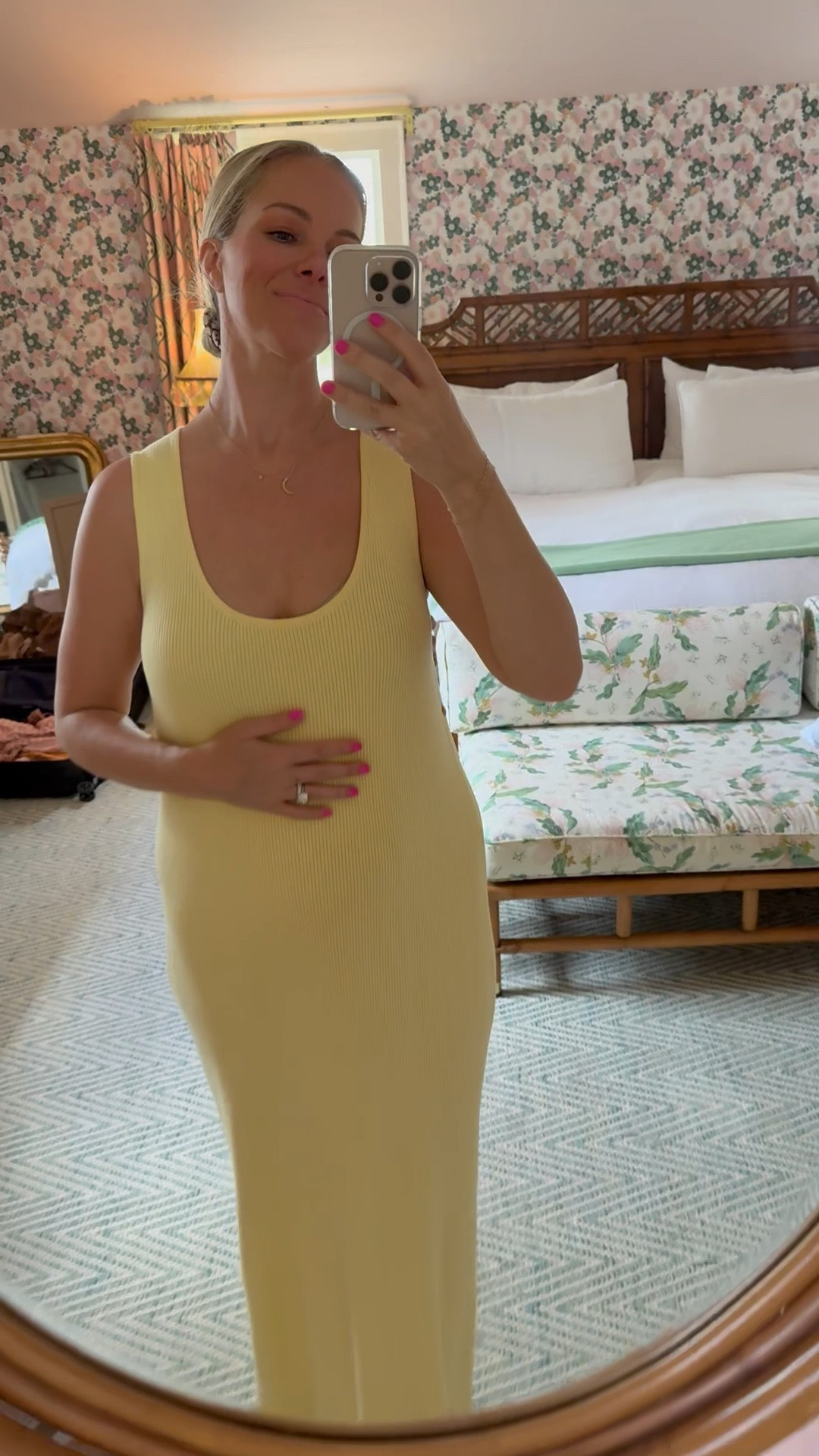 Happy Easter from The Bahamas 💛 love this yellow knit and it’s perfect for an al fresco island holiday 

#LTKBump #LTKParties #LTKTravel