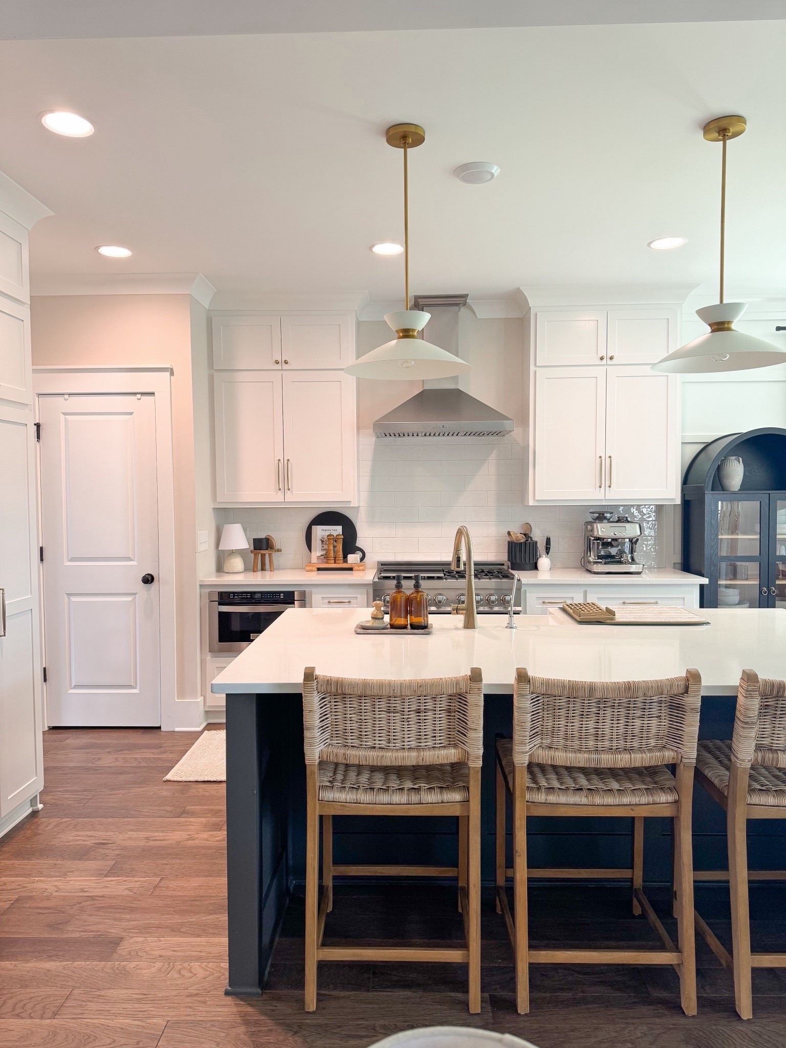 Kitchen, kitchen lights, kitchen barstools, kitchen hardware, kitchen decor 

#LTKHome