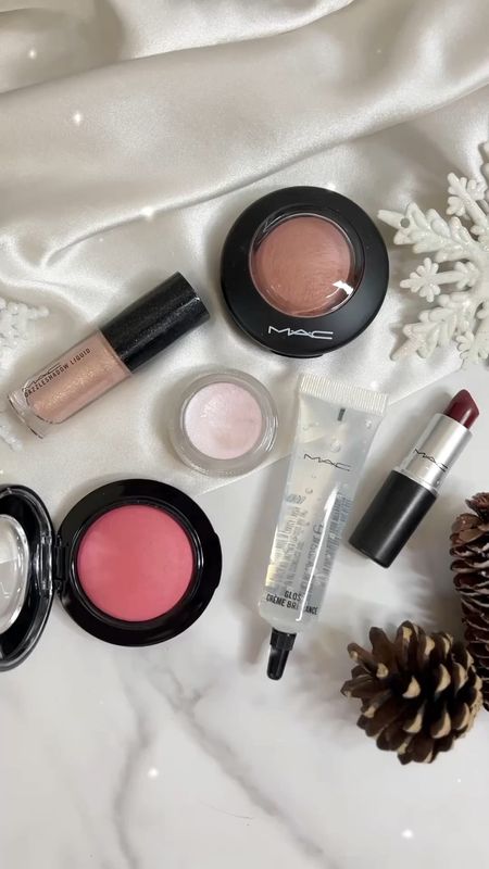 Cold girl makeup with MAC Cosmetics. Would you wear this look? 

#LTKHoliday #LTKbeauty #LTKSeasonal