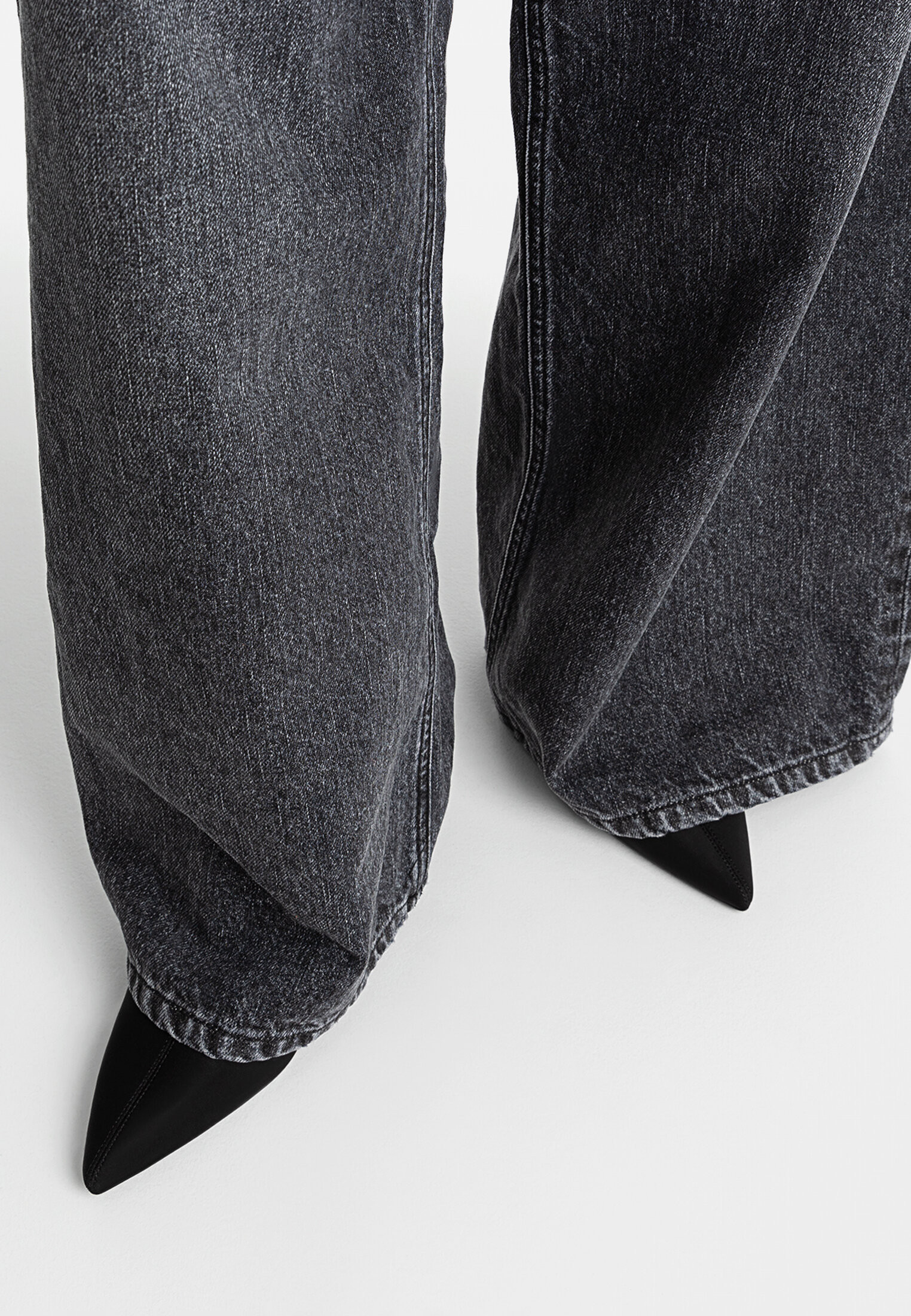 Black stretch high-heel ankle boots | Stradivarius (UK)