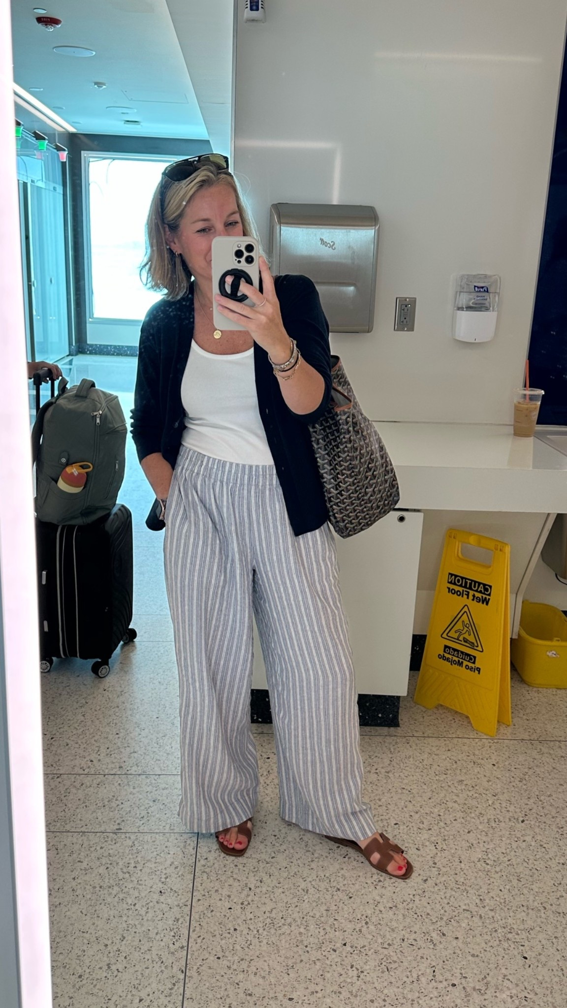 My travel outfit. 
Medium everything!!

#LTKdayinmylife #LTKTravel #LTKootd