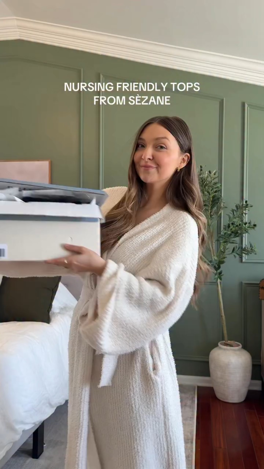 Styles from day to night!🍼👶🏼✨ Comment YES to direct links to shop these looks! 

Just because I’m breastfeeding doesn’t mean I’m giving up cute outfits. Sharing a few of my favorite @sezane tops that make nursing easy but still feel put together-from daytime errands to dinner out! 

#nursingfriendly #breastfeedingfriendly #cardigan #sezane #sezanelovers