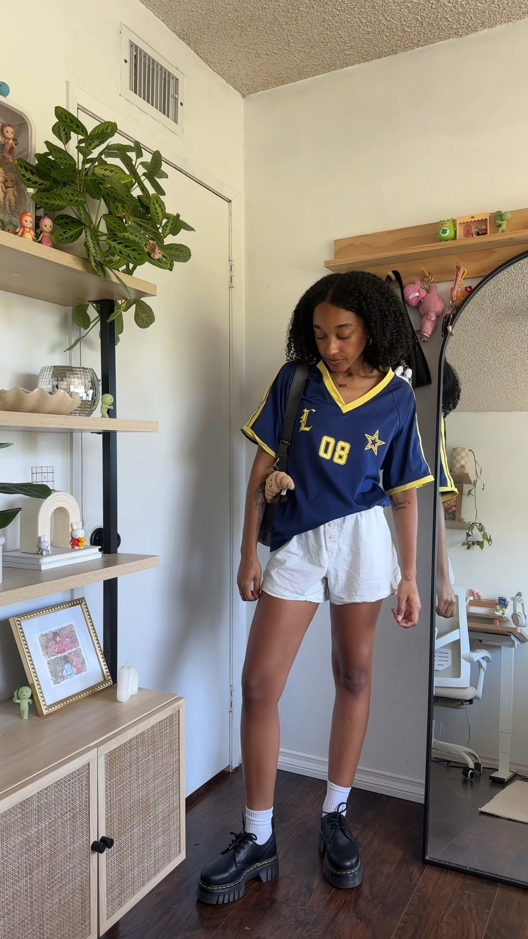 jersey + boxer shorts are the perfect summer combo

jersey, jersey outfit, boxer short, summer outfit, summer fashion, outfit inspo, outfit inspiration, outfit of the day, doc martens, loafers

#LTKVideo
