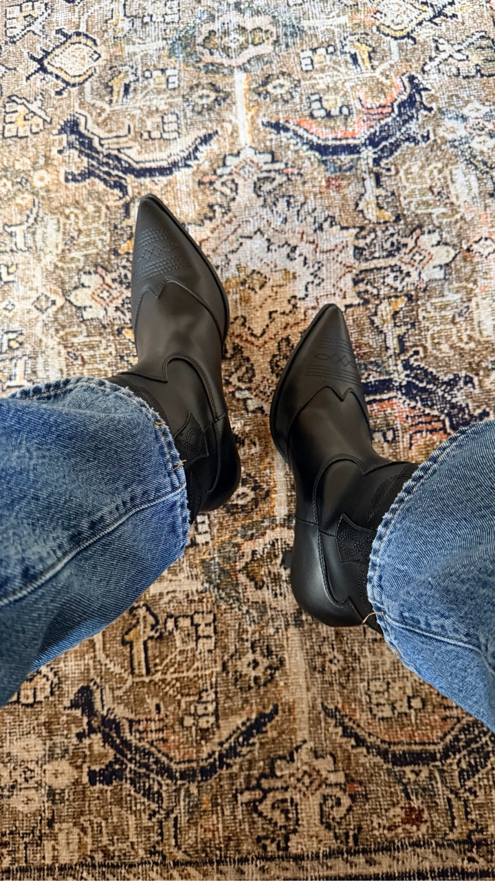 Sleek chic unique black boots 🖤 might be my fav purchase of 2025 tbh and they’re from @amazon !!

#westernboots #blackboots #kittenheel

#LTKootd #LTKFindsUnder50