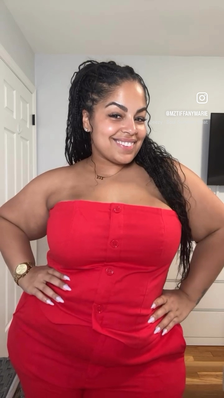 Size Xl top & 34 bottom

#LTKSummerEdit #LTKMidsize #LTKStyleTip
