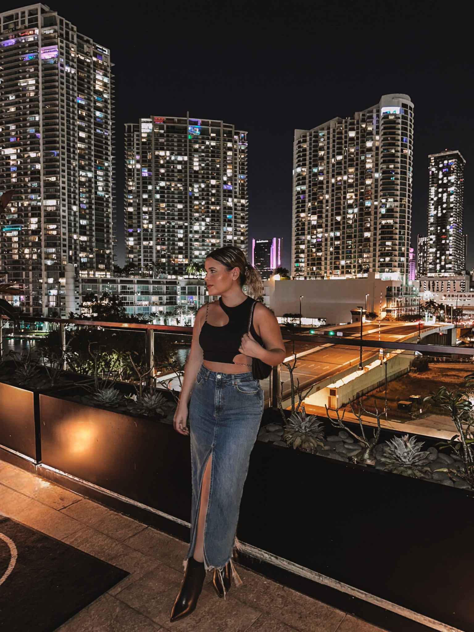 Casual date night outfit in the city 🌃 
.
.
Denim skirt, fall outfit, night outfit, street style outfits, casual outfits, denim outfit, asymmetrical tops

#LTKstyletip #LTKCyberWeek #LTKfindsunder100