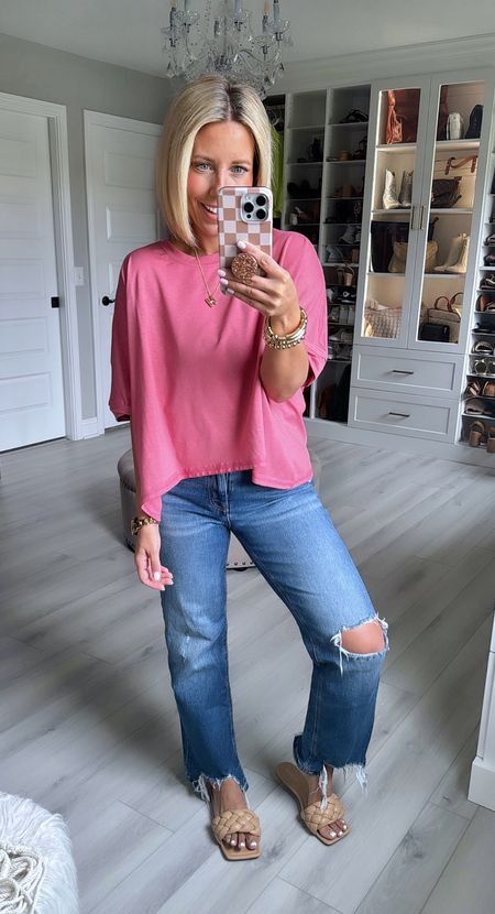 I love the oversized boxy fit of this Free People inspired Amazon tee!! Only $14.99!!!
Tee small
Jeans size 4
Slides TTS

#LTKfindsunder50 #LTKsalealert #LTKstyletip