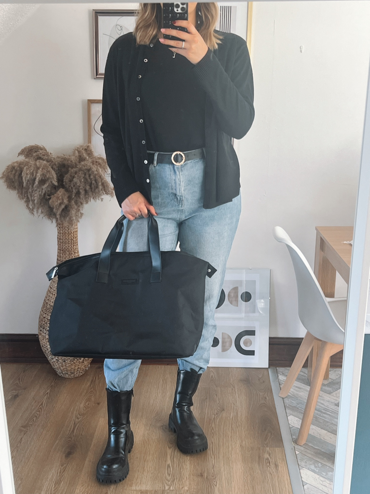 Statement jeans and a cardigan 🖤

#LTKfindsunder100 #LTKmidsize #LTKstyletip