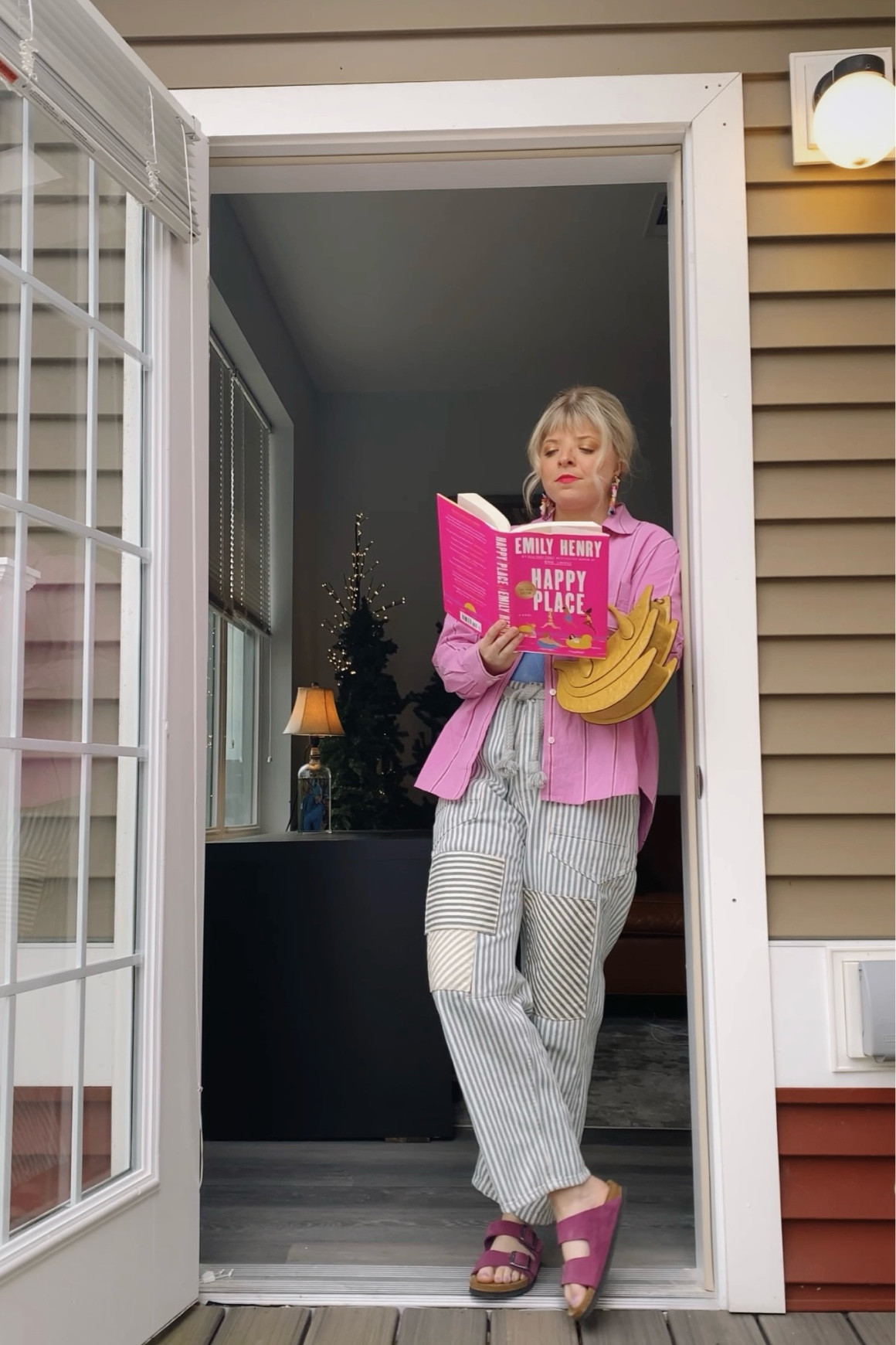 Book Cover Inspired Outfit: Happy Place 👙☀️

Coastal style, beach outfit, striped button-down, button-down shirt, striped pants, Birkenstocks, spring outfit, spring look, free people, free people moxie railroad pants

#LTKSeasonal #LTKstyletip