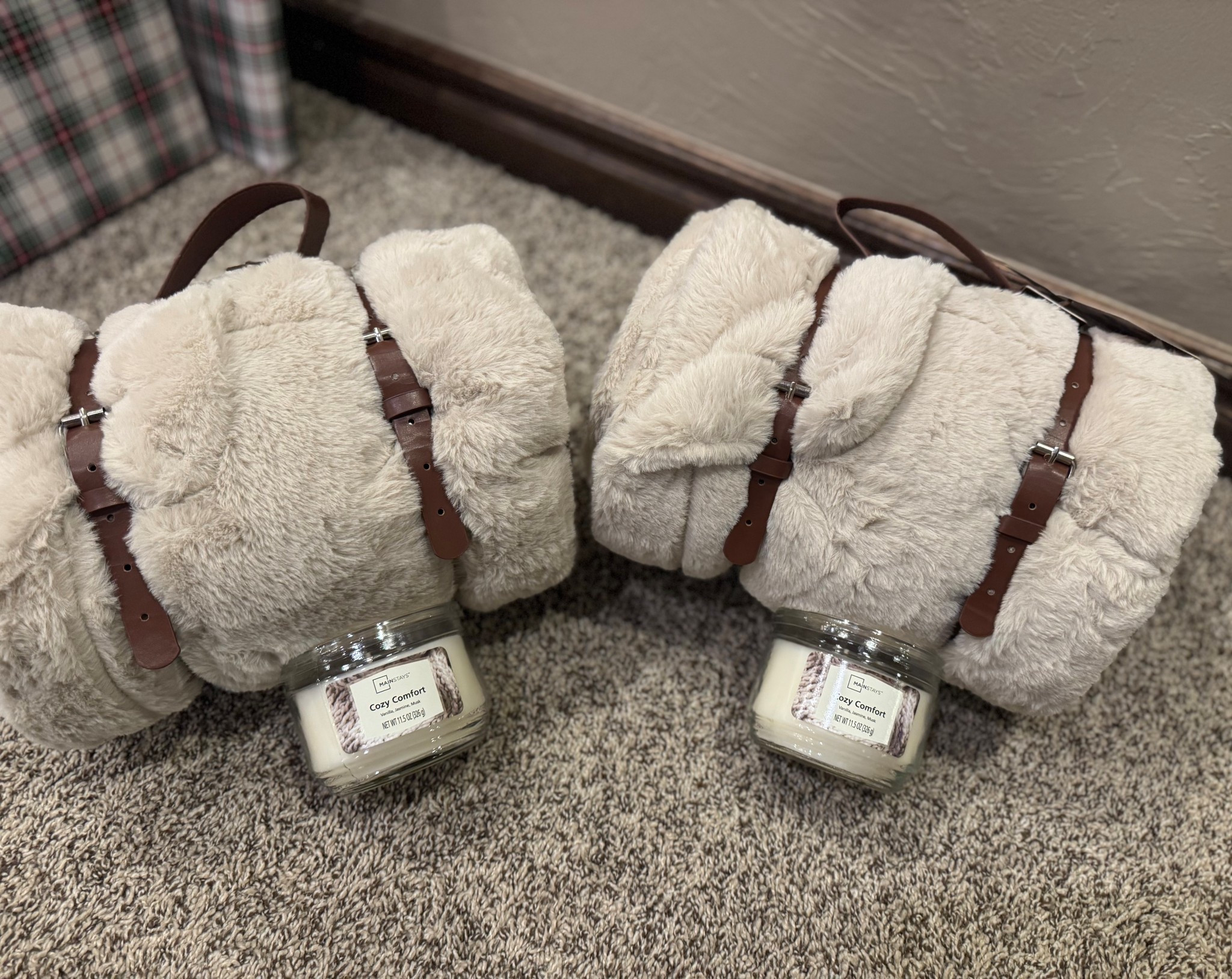 These blankets are $12.86 and candles are $3.96 so that’s a gift for less than $17 . So if you are looking for a gift for less than $20 here you go. 

Gift guide// Gift for her// gift for your family// Gift for a friend// gifts for under $20 // Wal-Mart // Wal-Mart gift 

#LTKGiftGuide #LTKHoliday #LTKFindsUnder50