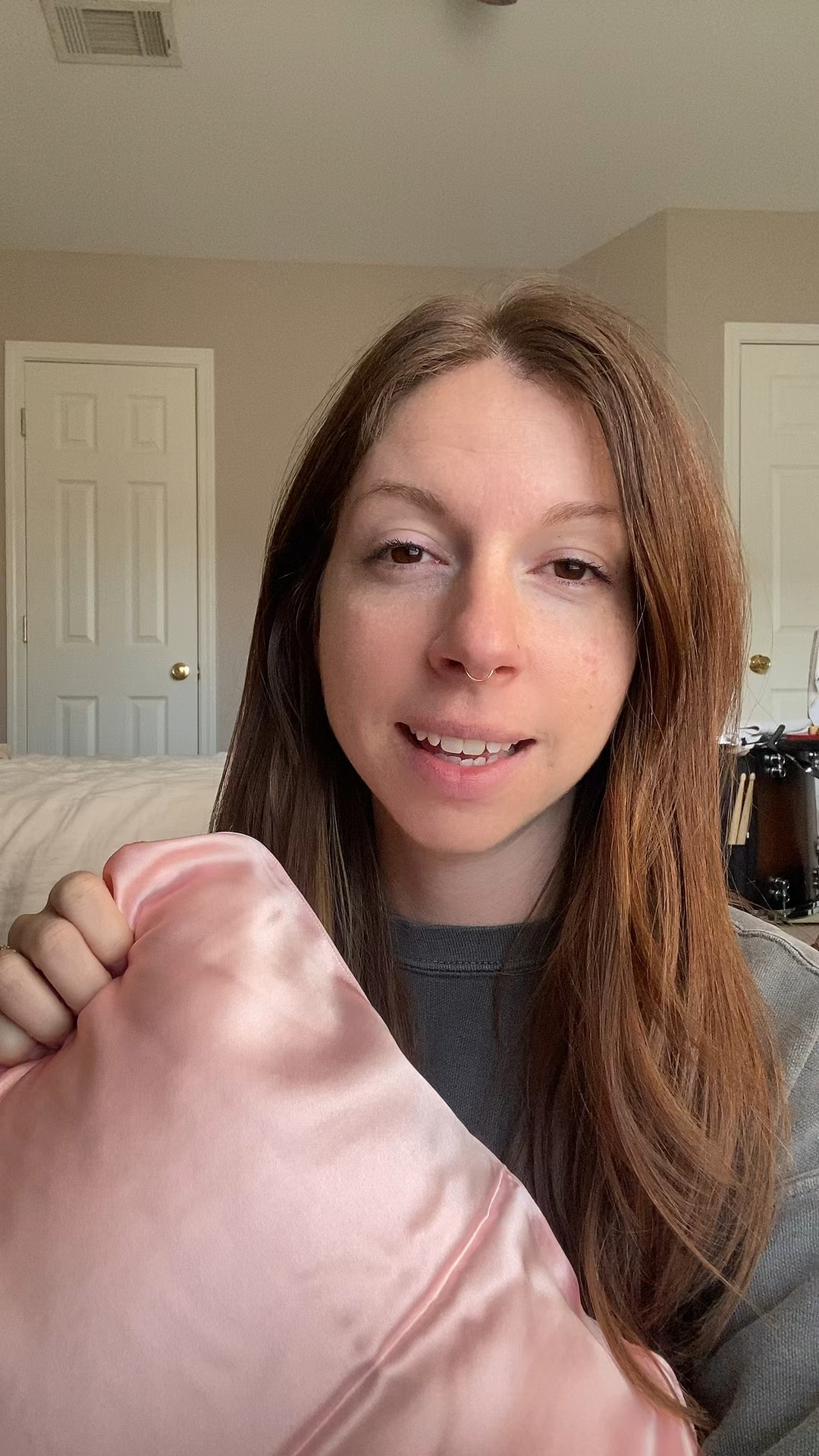 I decided to ask ChatGPT why you should get a silk pillowcase instead of a satin one, and here’s what it said 🤯
Shop the Avocado 100% mulberry silk pillowcase 
.
.
.
#satinvssilk #silkpillowcase #silkpillowcases #silkpillow #silkpillowcasebenefits #haircaretips #haircaretip #skincaretips #skincaretip #plasticfree #plasticfreeliving #polyester #saynotoplastic