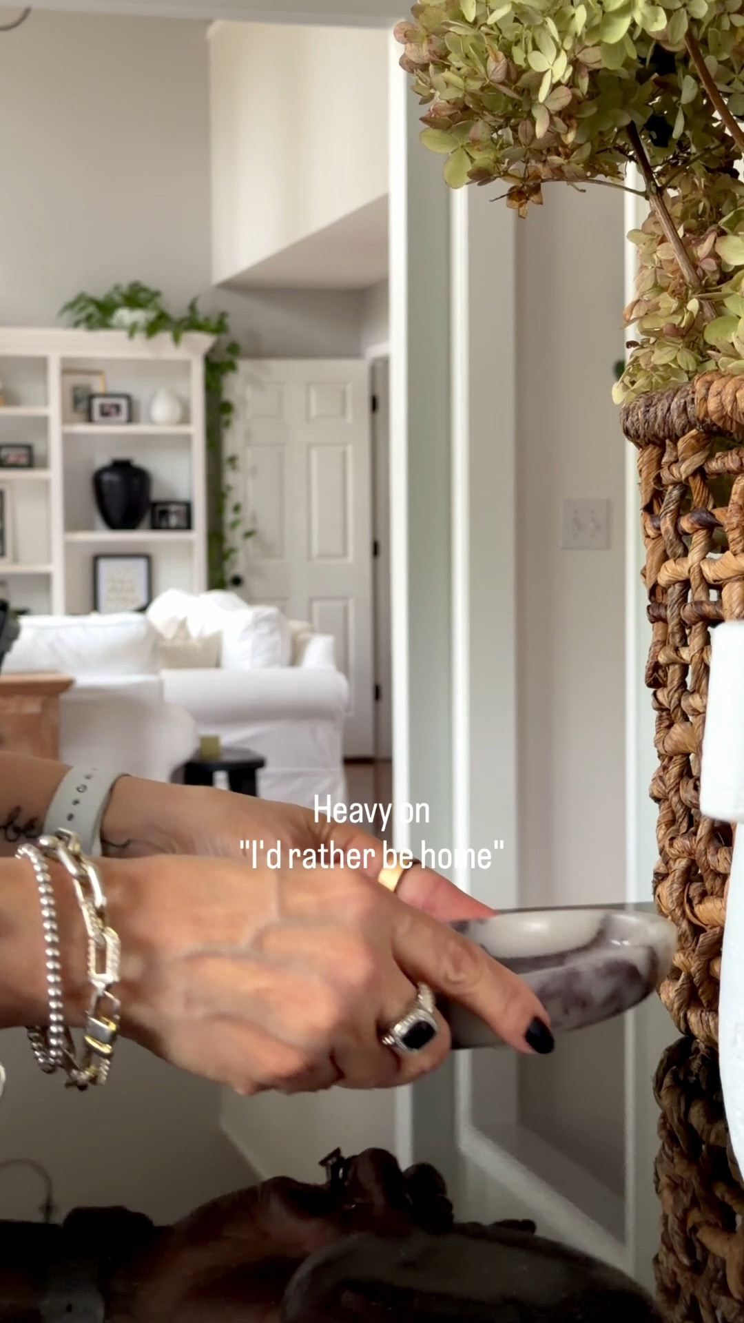 Make your home the best it can be so you feel like there is no place you rather be🖤

#interior #home #decor #interiorstyling 

#LTKSeasonal #LTKHome #LTKOver40