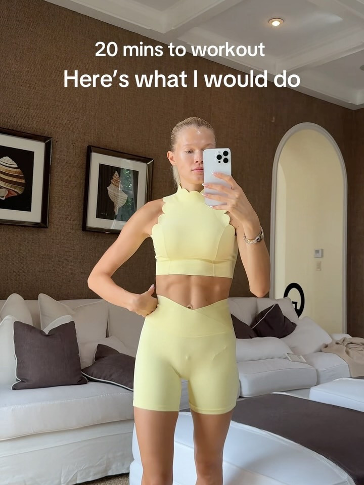 What I do if I only have 20 min ⏱️ Short but effective for busy days when I can’t fit in a full workout — hits all body parts ❤️

Make sure to SAVE & try later! I’m using 10lb weights each 💪 Repeat this circuit 3x with 45 seconds for each move and 15 sec breaks in between 

#fullbodyworkout #quickworkout #fullbodyburn