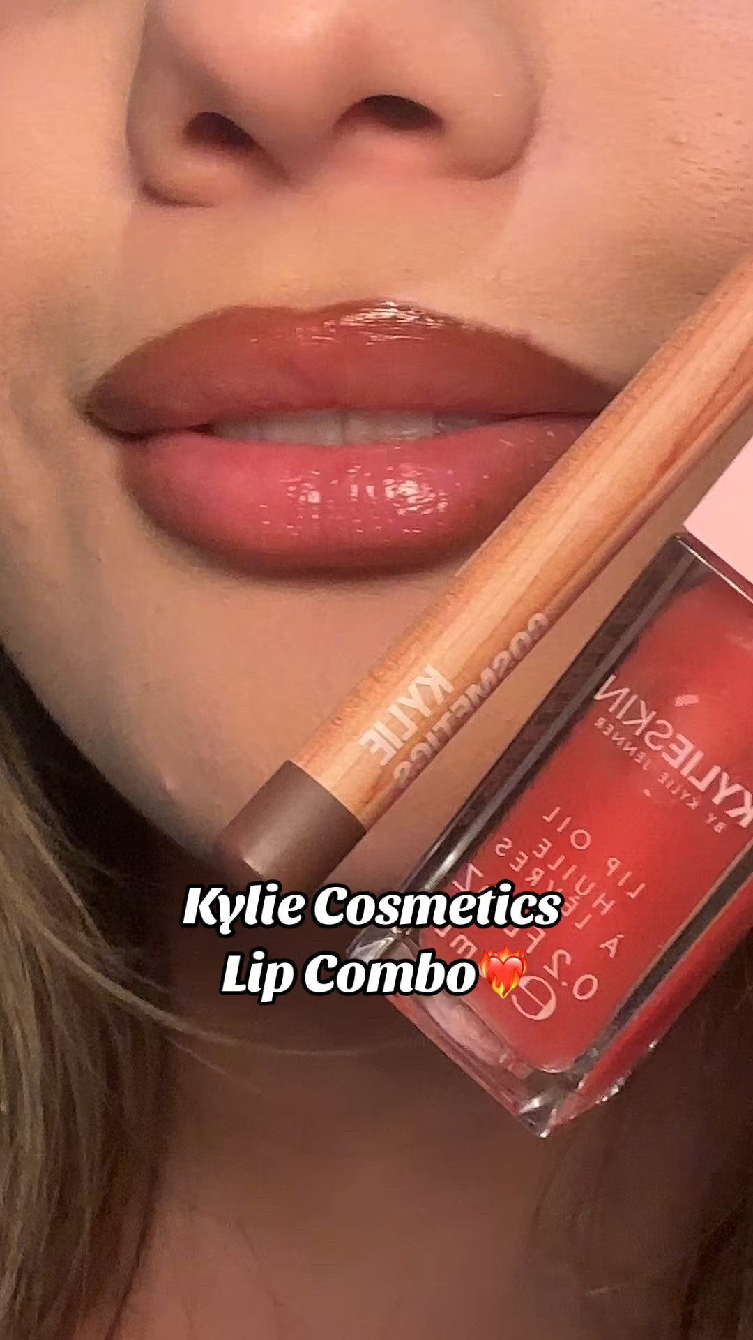 Miss Kylie ate with this lip oil!🤌🏼😩🫦✨ Using the Kylie Cosmetics Lip Liner in shade Cocoa and Kylie Skin Lip Oil in shade Passion Fruit💦 #kyliecosmetics #kylieskin #lipcombo #lips #motd 