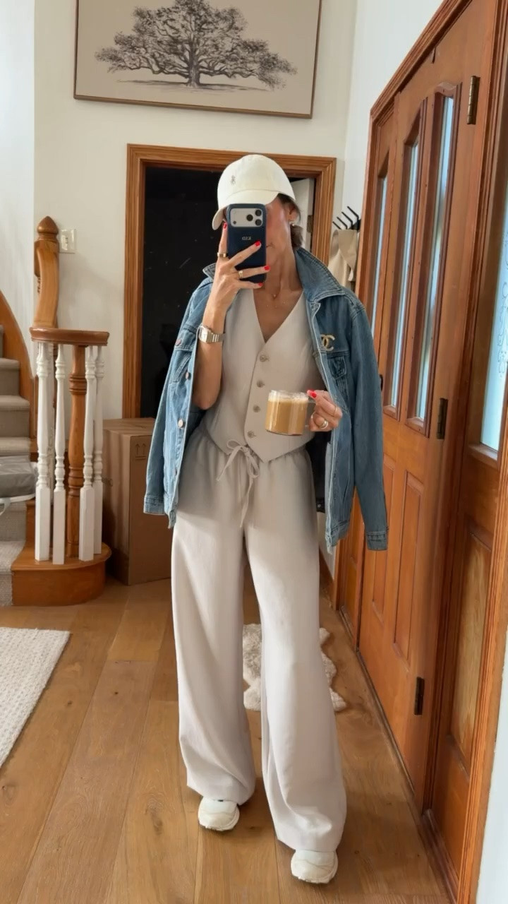 My most wearable pants are now on sale with the Aritzia private sale, make sure you are signed in to get 20% off one of their best pant styles!

#LTKSaleAlert #LTKOver40 #LTKSeasonal