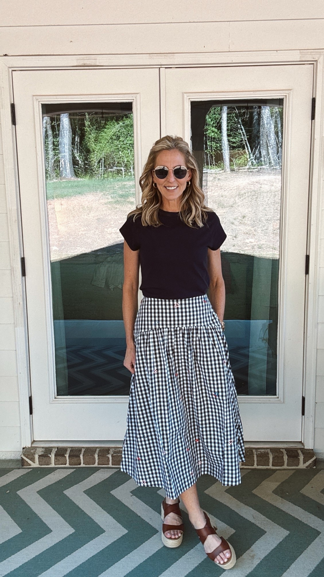 One skirt multiple style options… One of my favorite things to do is take one item under $30 in style multiple ways for you… everything linked! Here is your sign to grab these $10 tee goes with everything. Wearing a size extra small and skirt small in top.