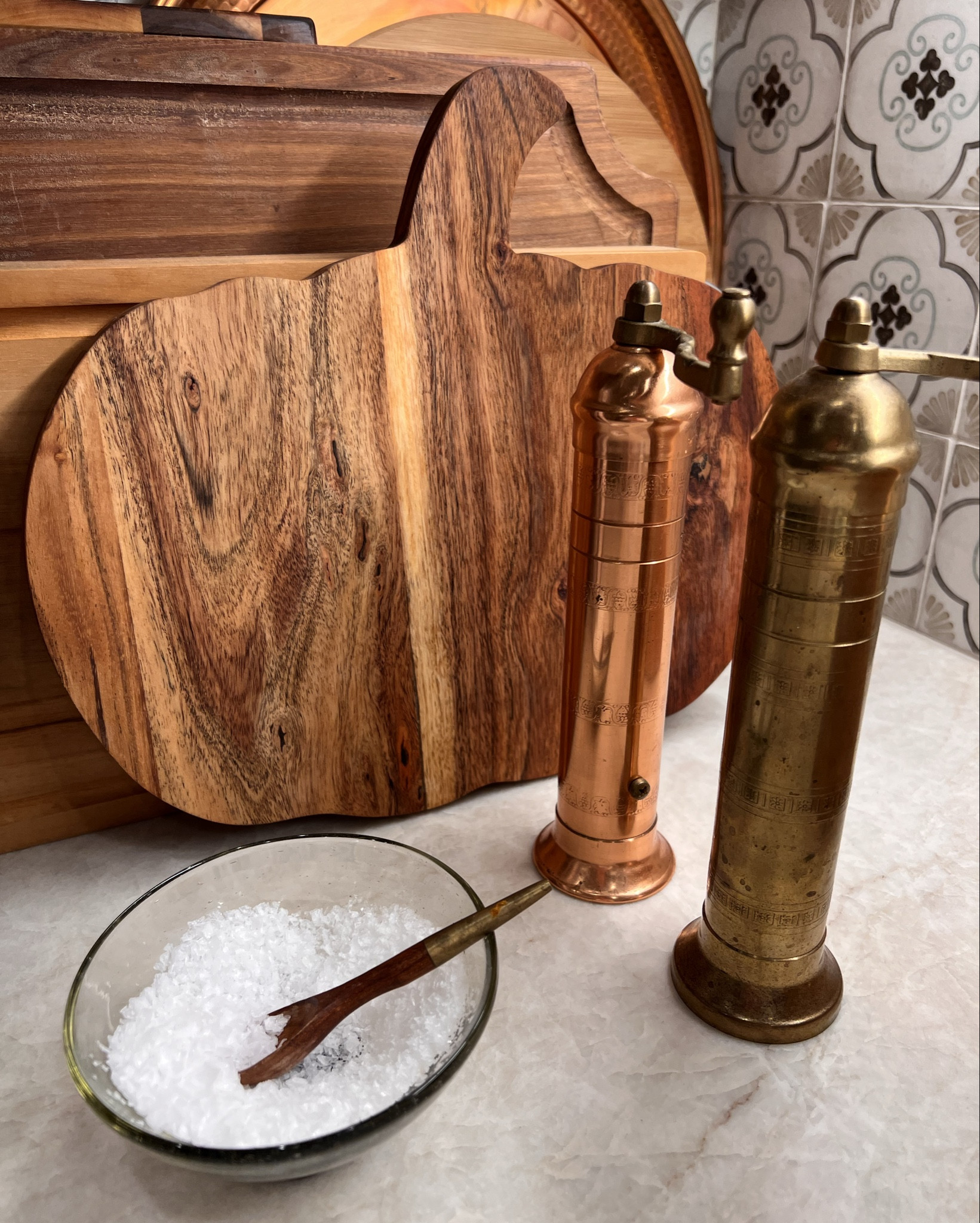 Pumpkin Cutie 🧡

#cuttingboard #Charcutier  #fall #falldecor #style #homedecor #decor #kitchendecor #festive #home #pumpkin #ltkparties 

#LTKHalloween #LTKSeasonal #LTKHome